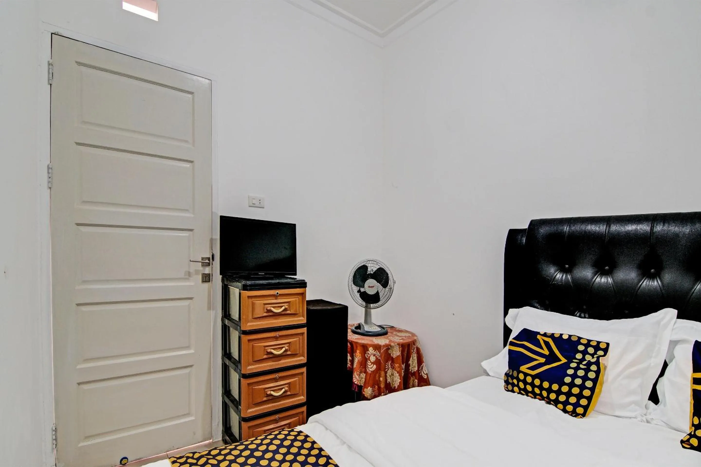 Bedroom in Hotel O Homestay Dinda Syariah Near Masjid Al Amin