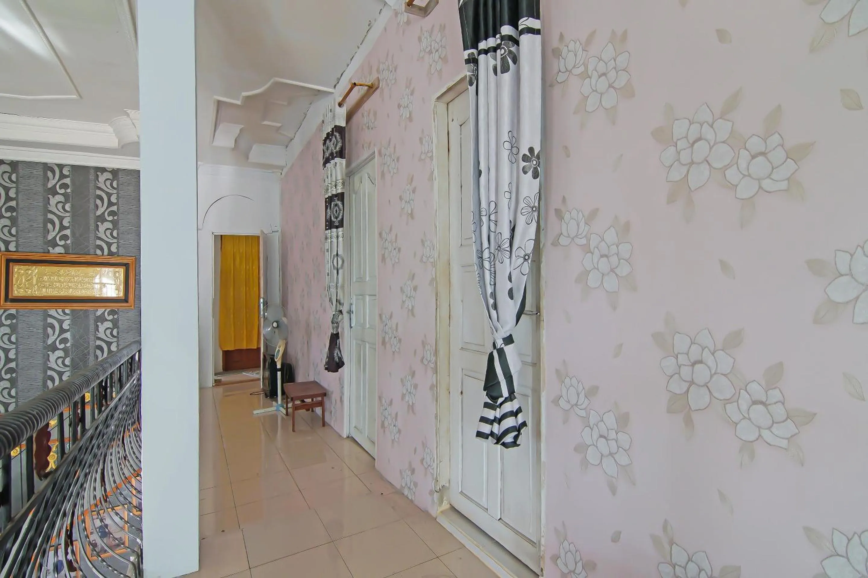 Lobby or reception in Hotel O Yoezef Homestay Syariah