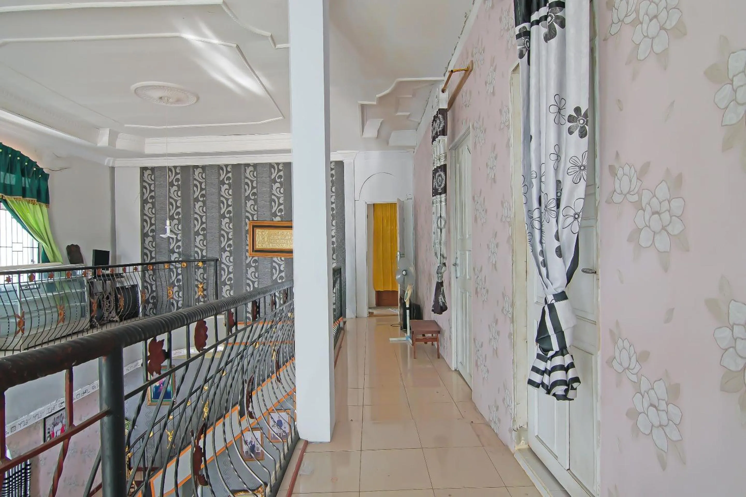 Lobby or reception in Hotel O Yoezef Homestay Syariah