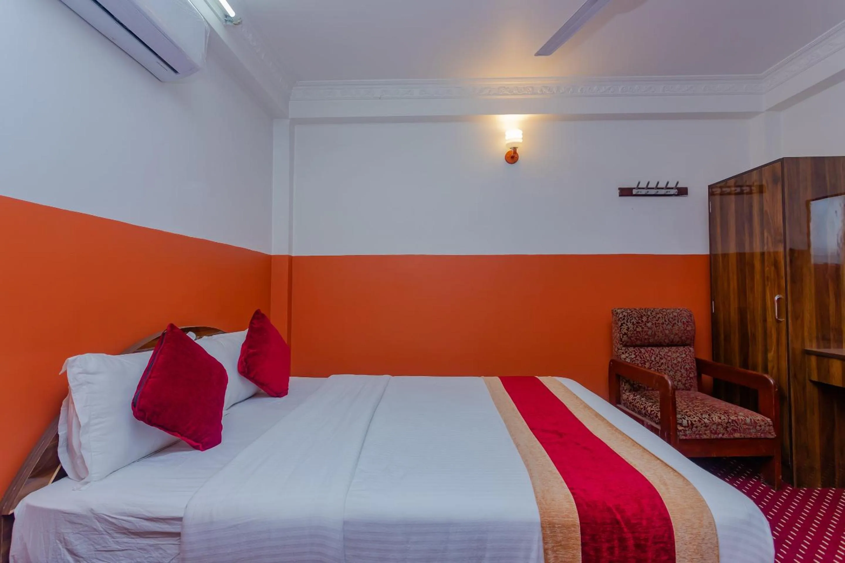 Bedroom, Bed in OYO 797 Hotel Aakansh