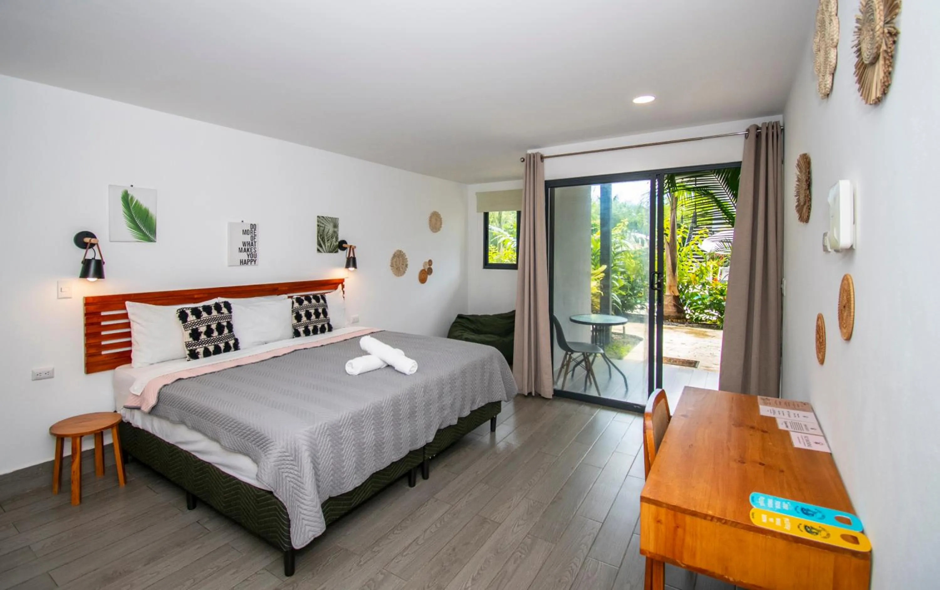 Property building, Bed in Yuli Hotel