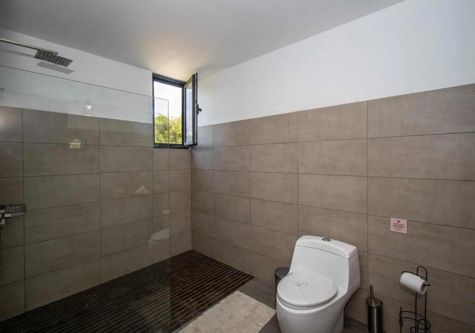 Bathroom in Yuli Hotel