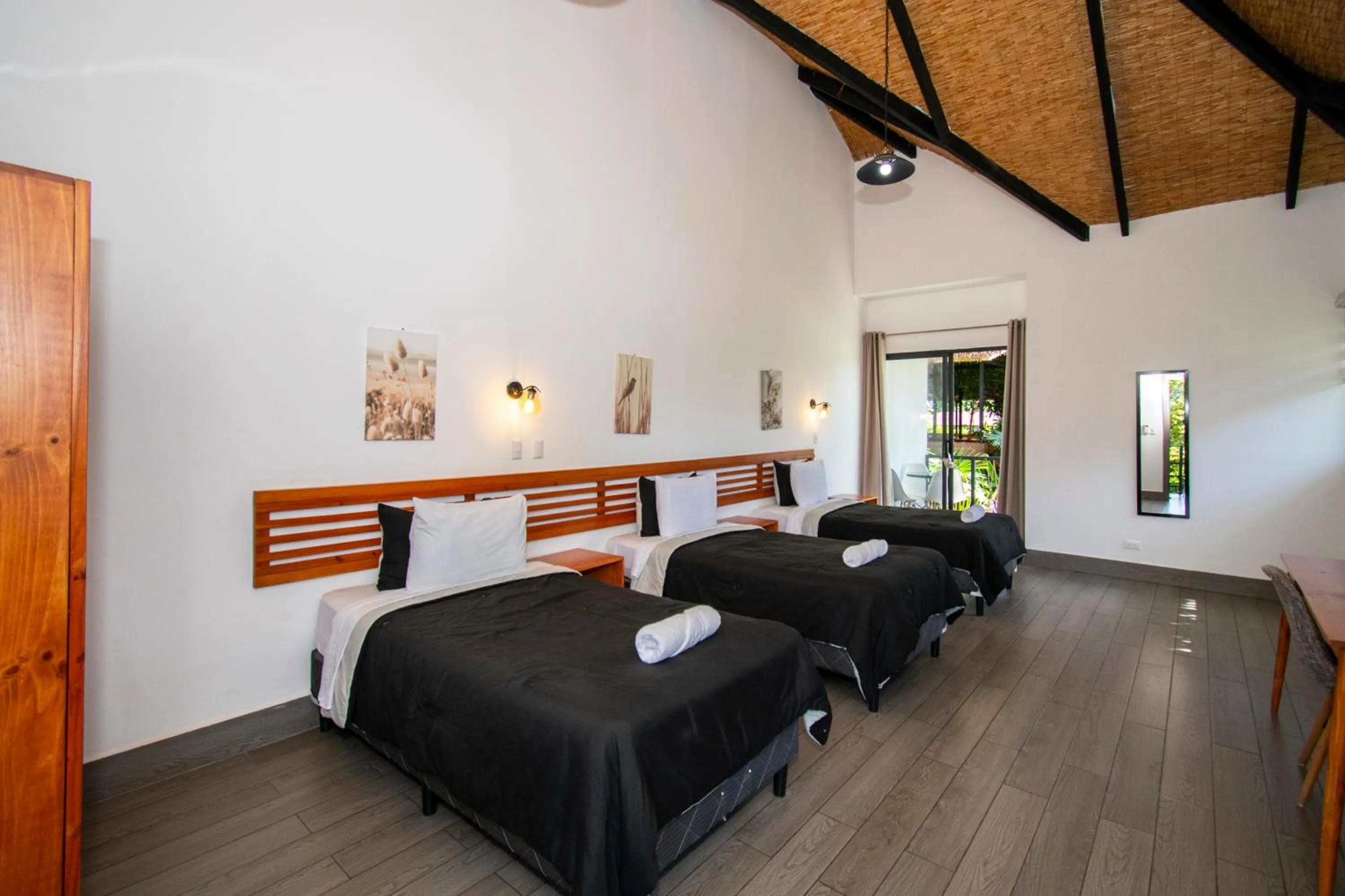 Property building, Bed in Yuli Hotel