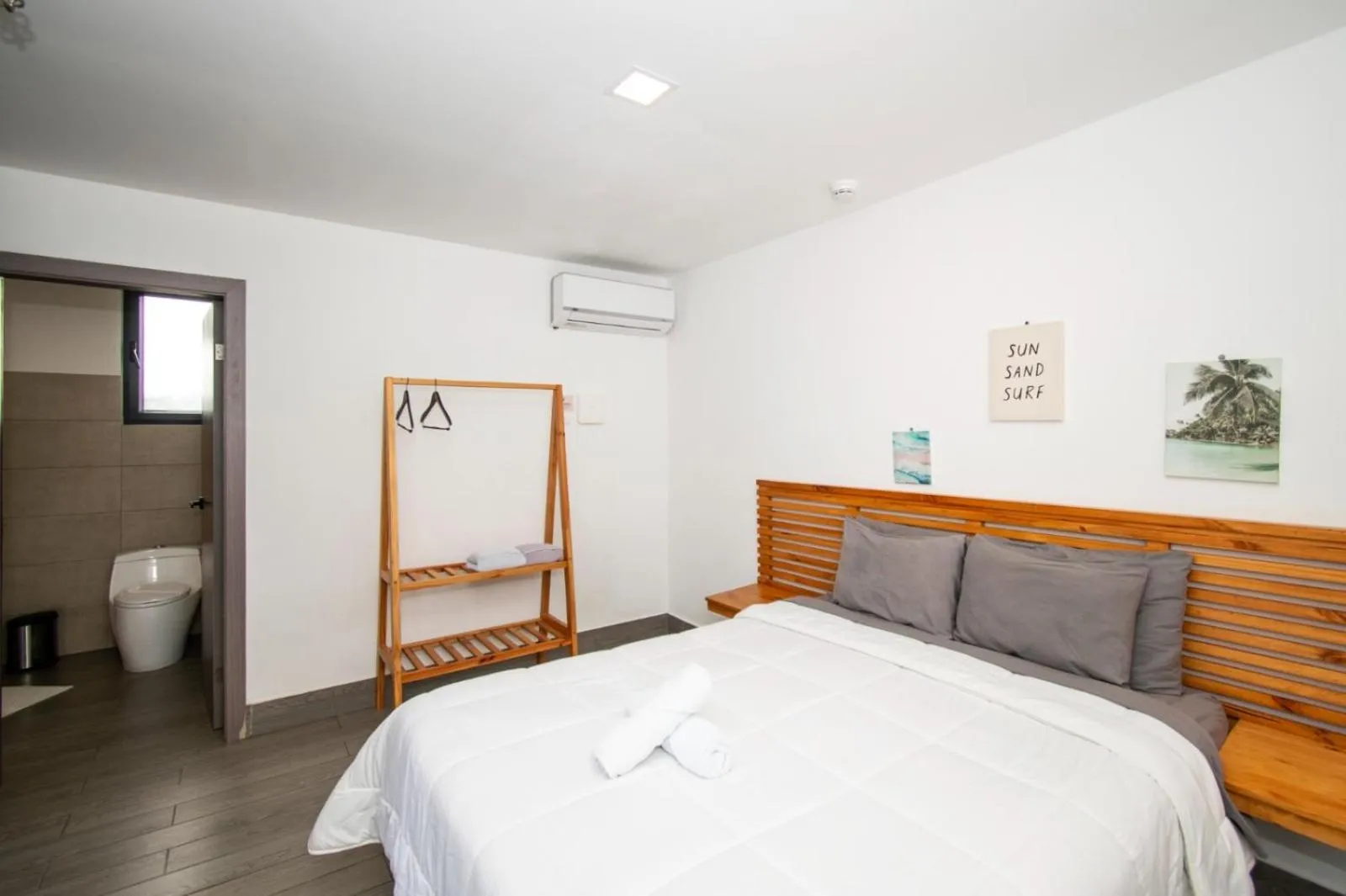 Property building, Bed in Yuli Hotel