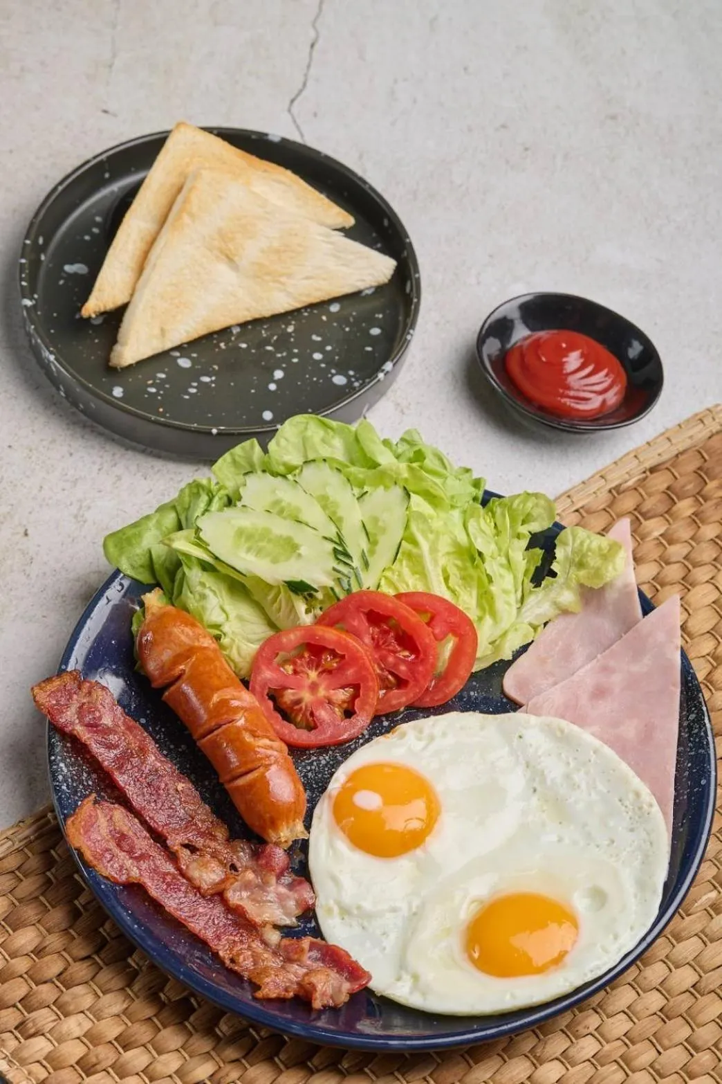 American breakfast in Poonsuk Place Hotel