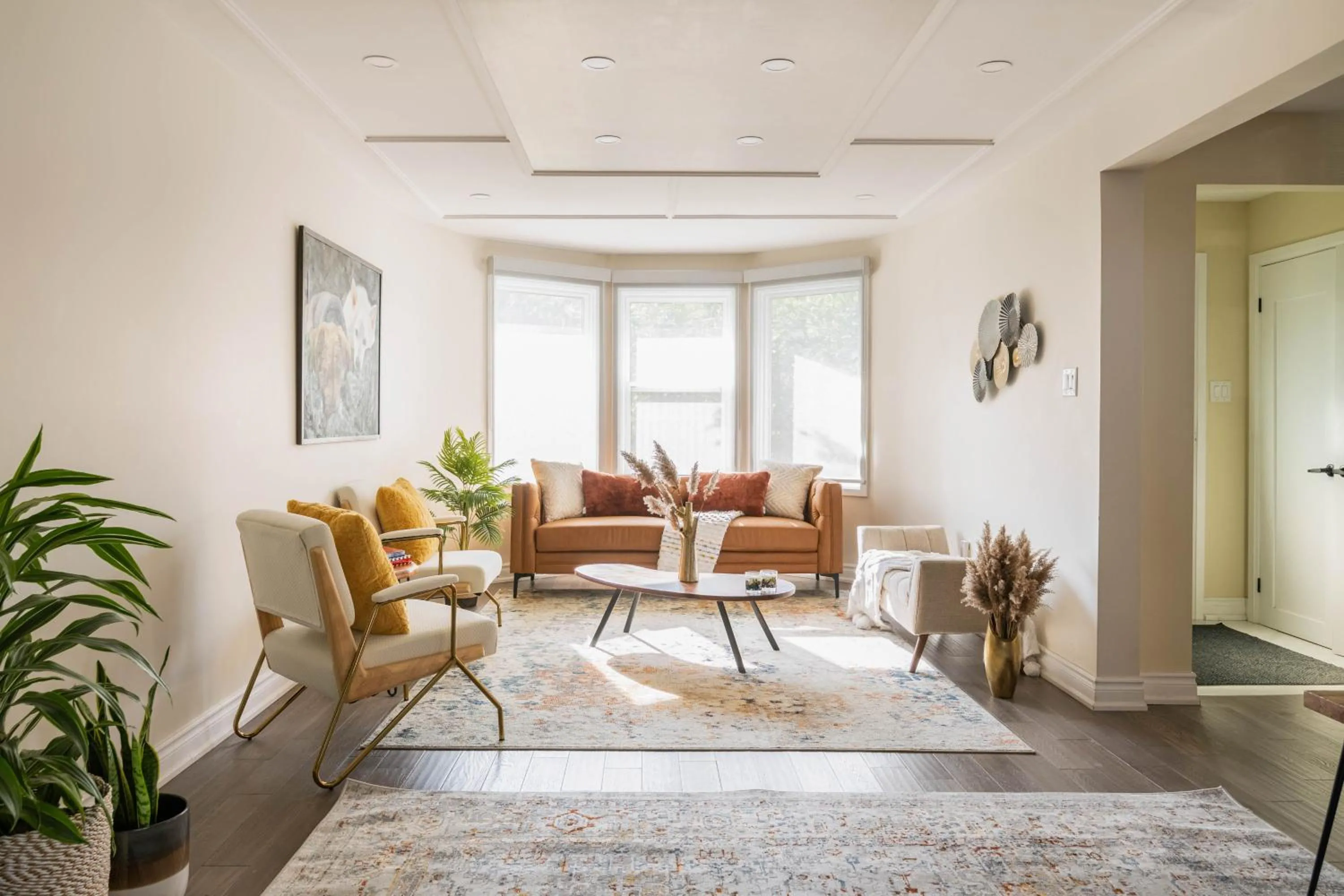 Chic Renovated 3BR Spacious Home Near Yonge St