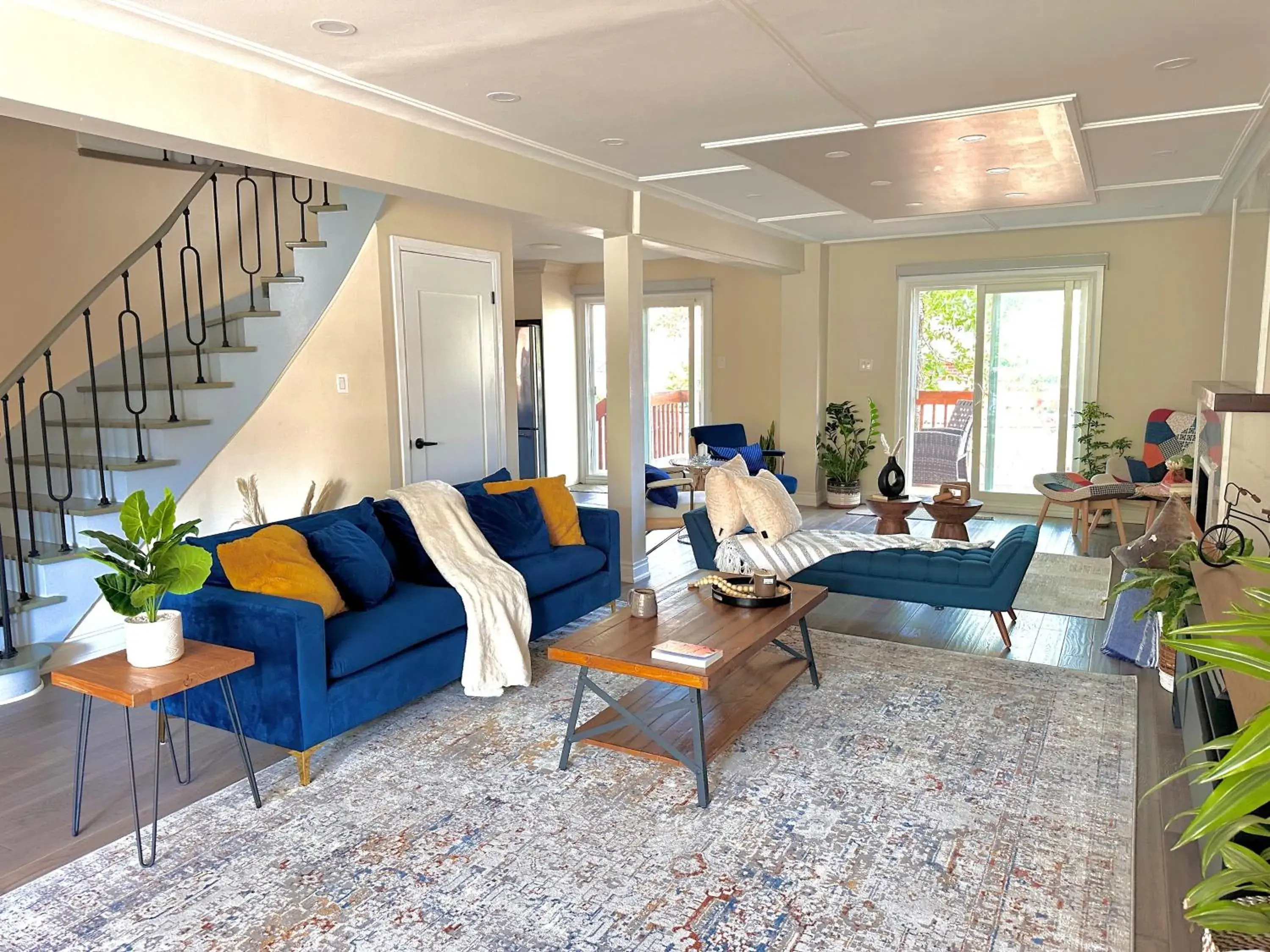 Chic Renovated 3BR Spacious Home Near Yonge St Chic Renovated 3BR Spacious Home Near Yonge St
