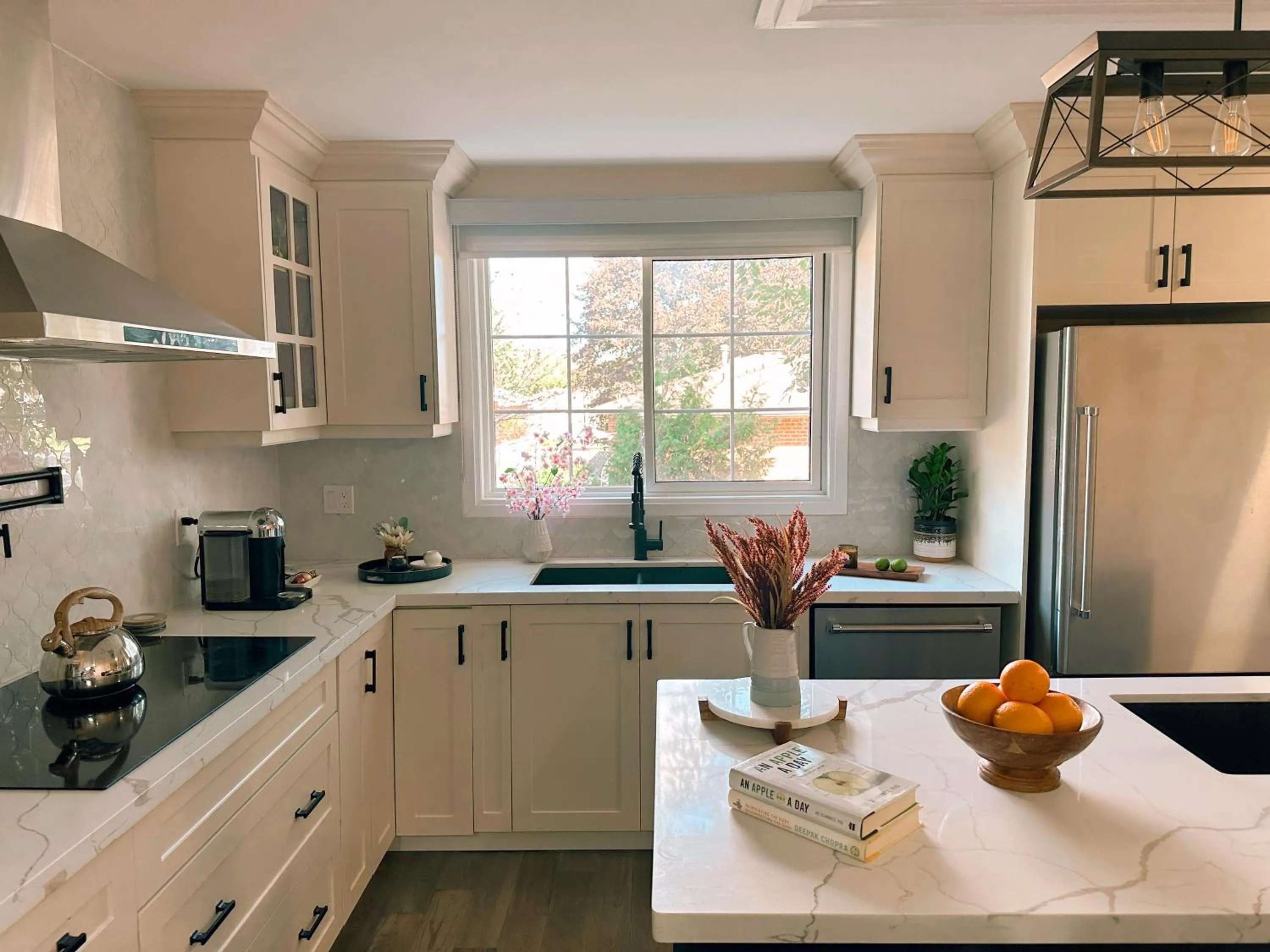 Chic Renovated 3BR Spacious Home Near Yonge St