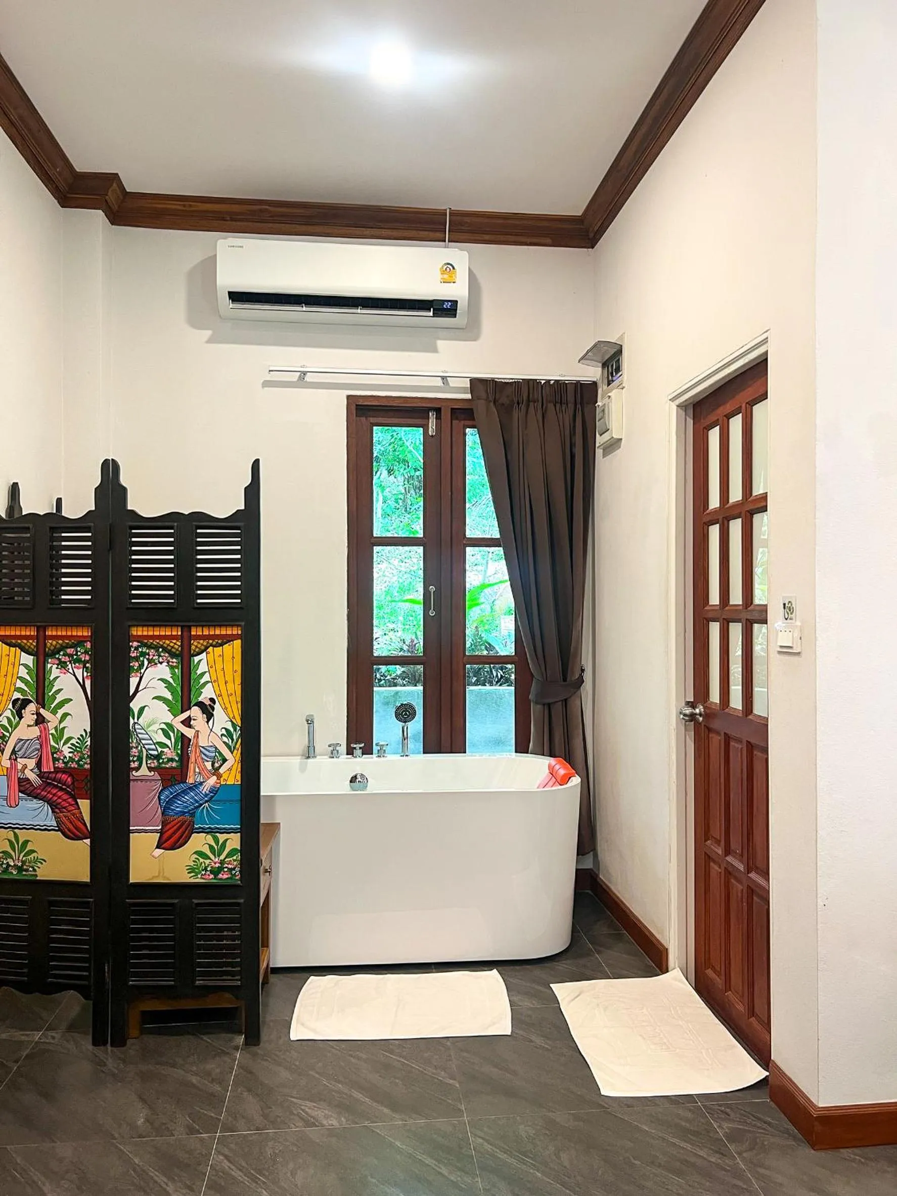 Bath in Cascade Tara