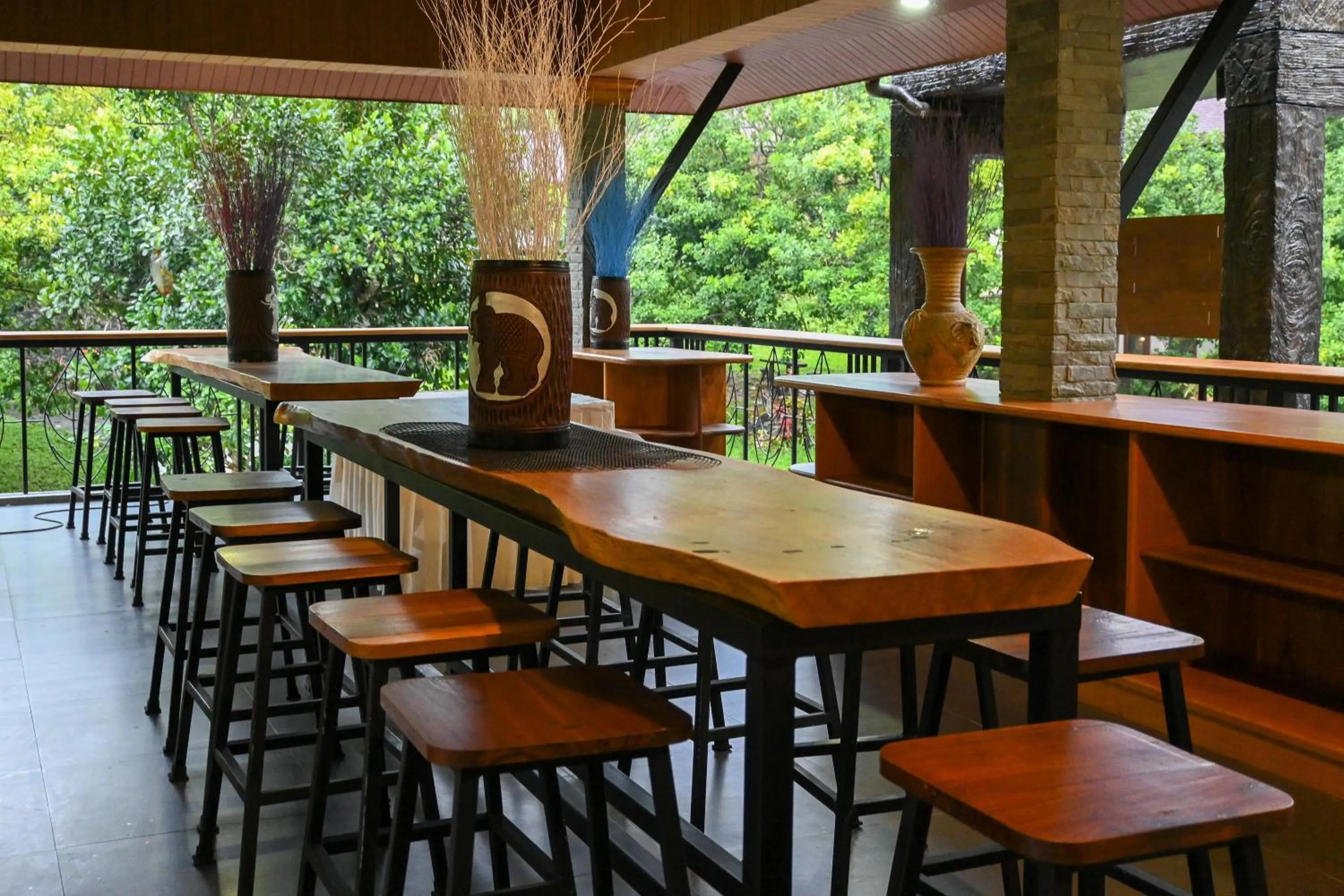 Restaurant/places to eat in Cascade Tara