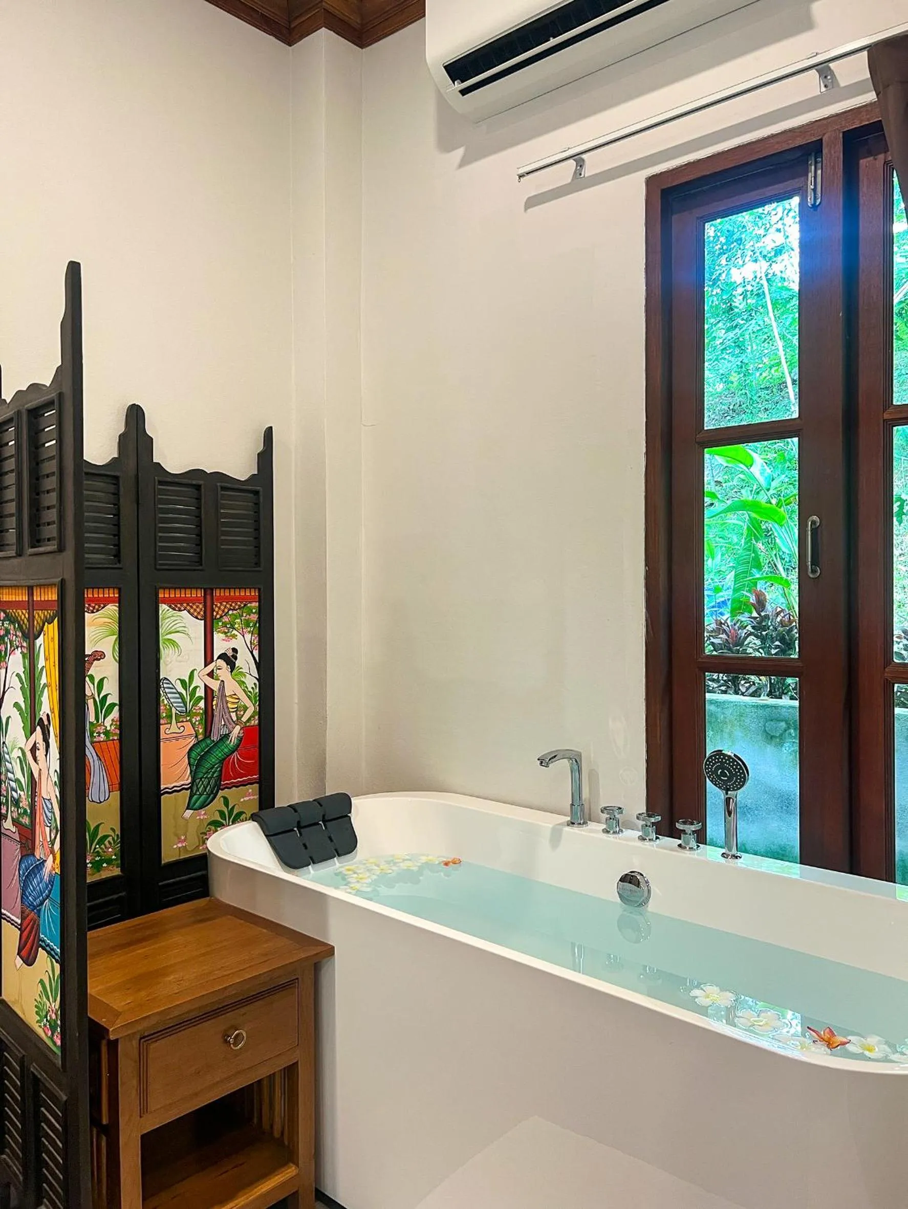 Bath in Cascade Tara