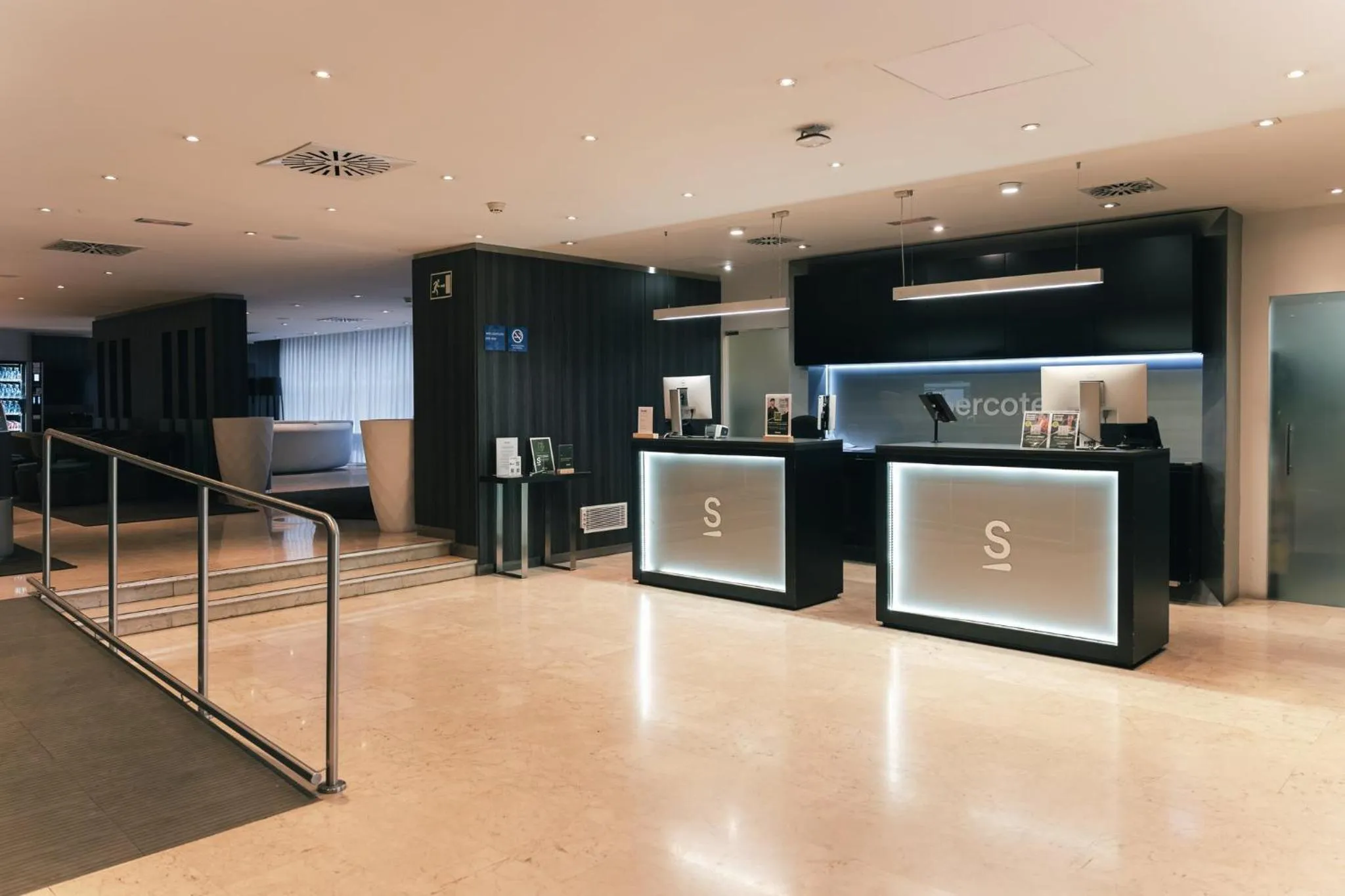 Lobby or reception in Sercotel Córdoba Medina Azahara