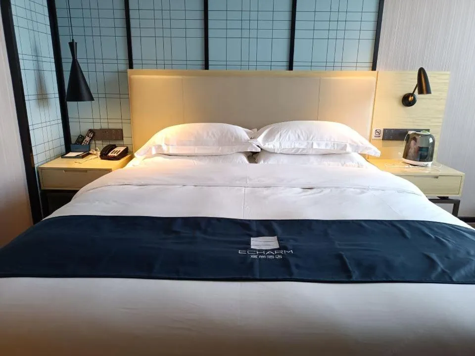 Bed in Echarm Hotel Foshan Guangfo Road Jiaokou Metro Station