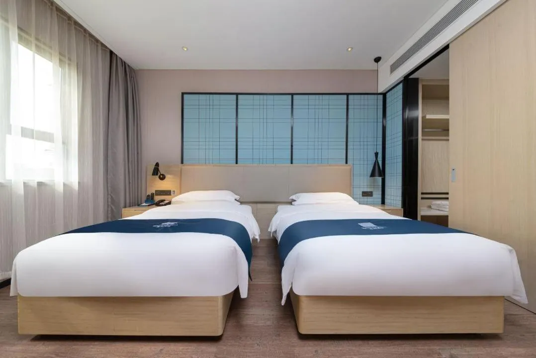 Bed in Echarm Hotel Foshan Guangfo Road Jiaokou Metro Station