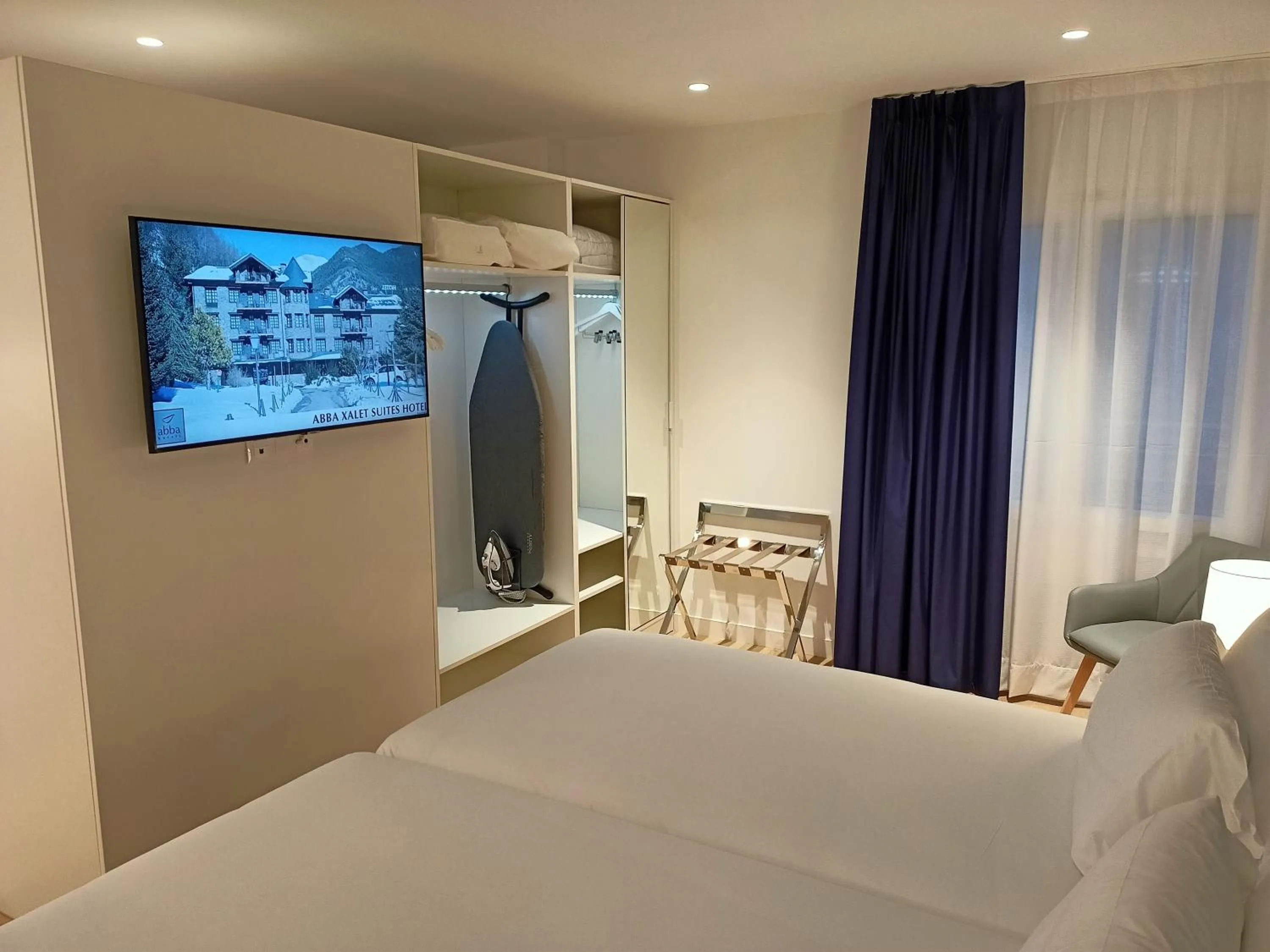 Bed in abba Apartments Playa de Gros San Sebastián