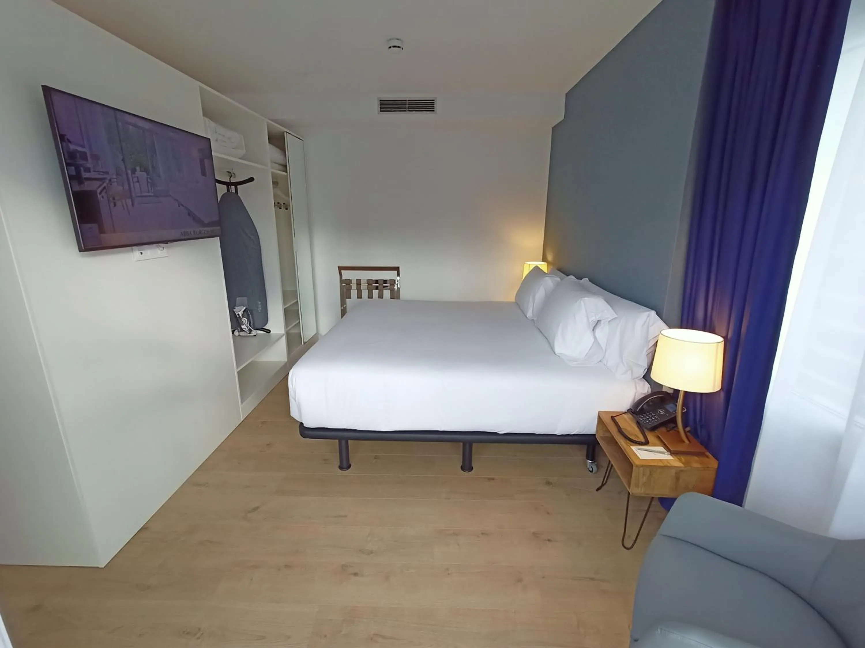 Bed in abba Apartments Playa de Gros San Sebastián