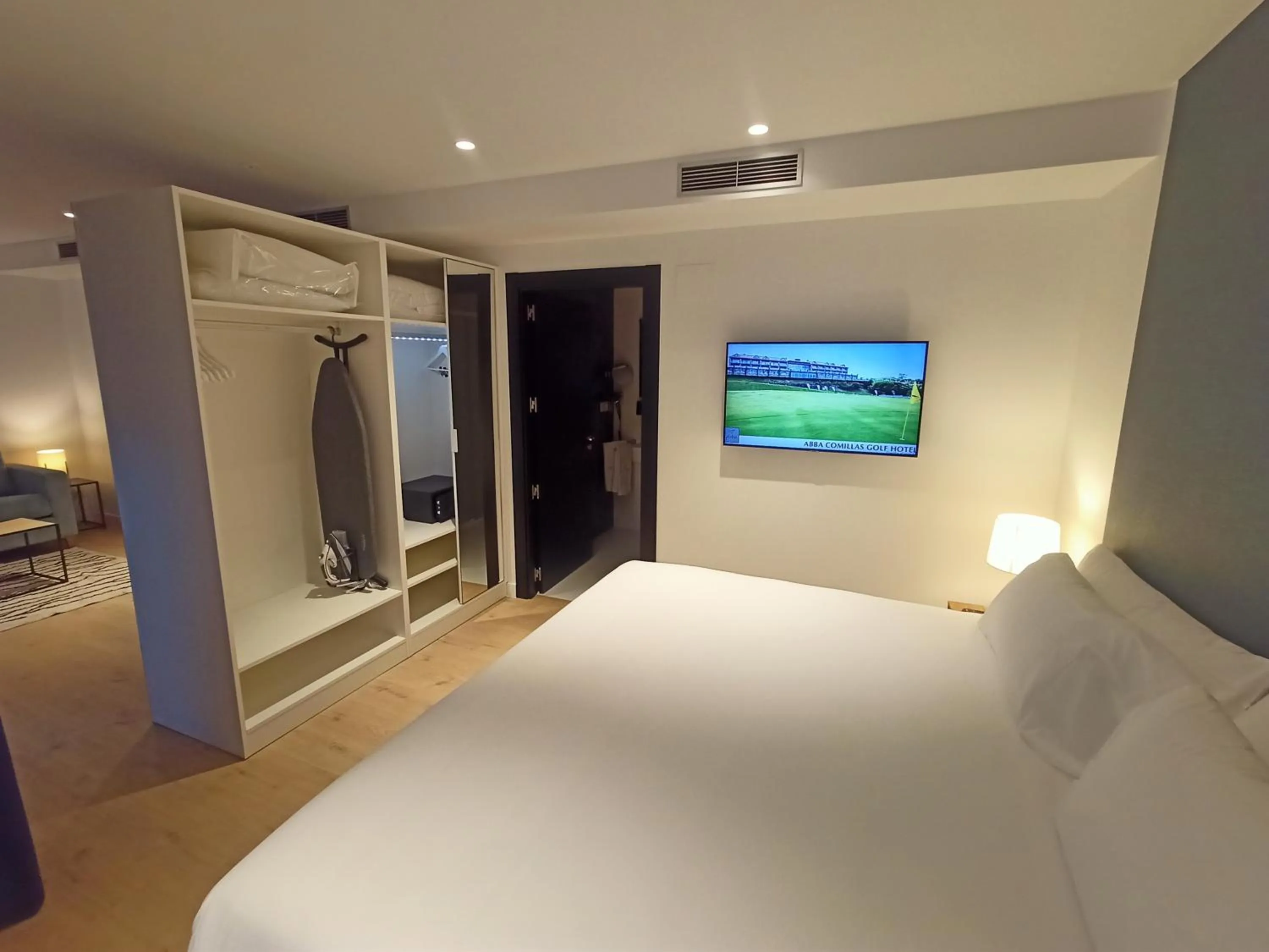 Bed in abba Apartments Playa de Gros San Sebastián