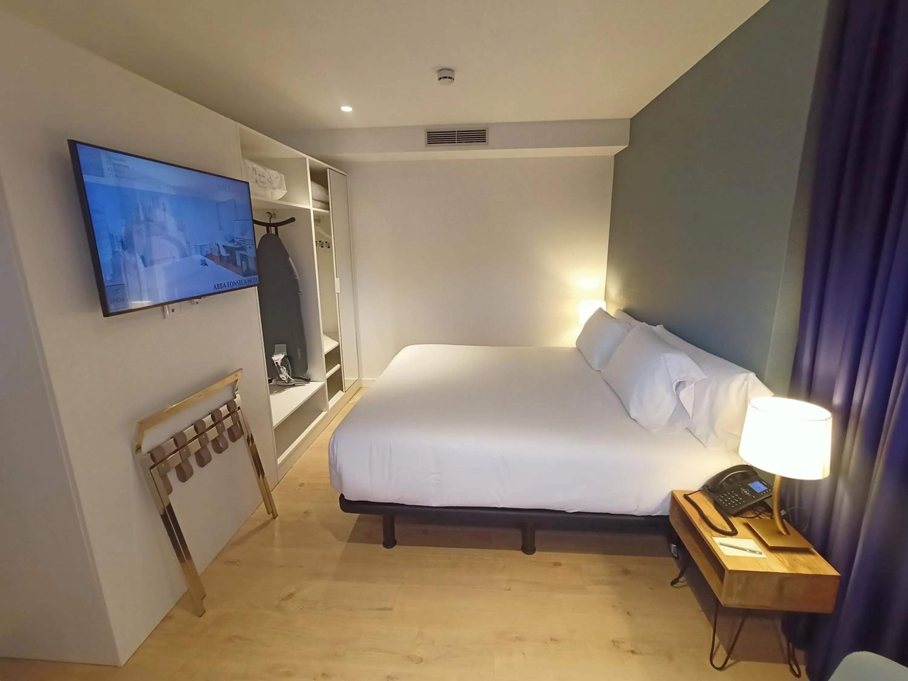 Bed in abba Apartments Playa de Gros San Sebastián