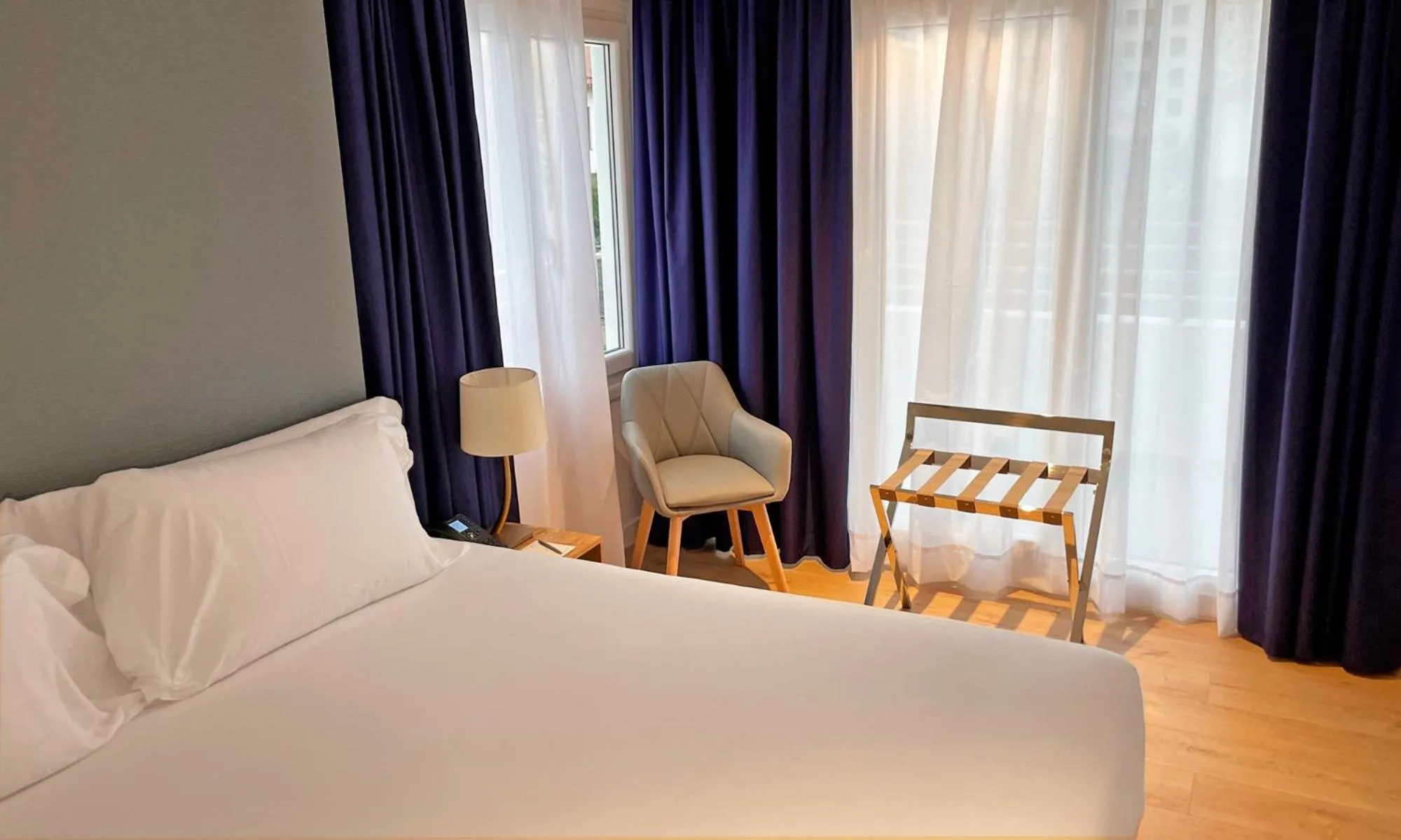 Bed in abba Apartments Playa de Gros San Sebastián