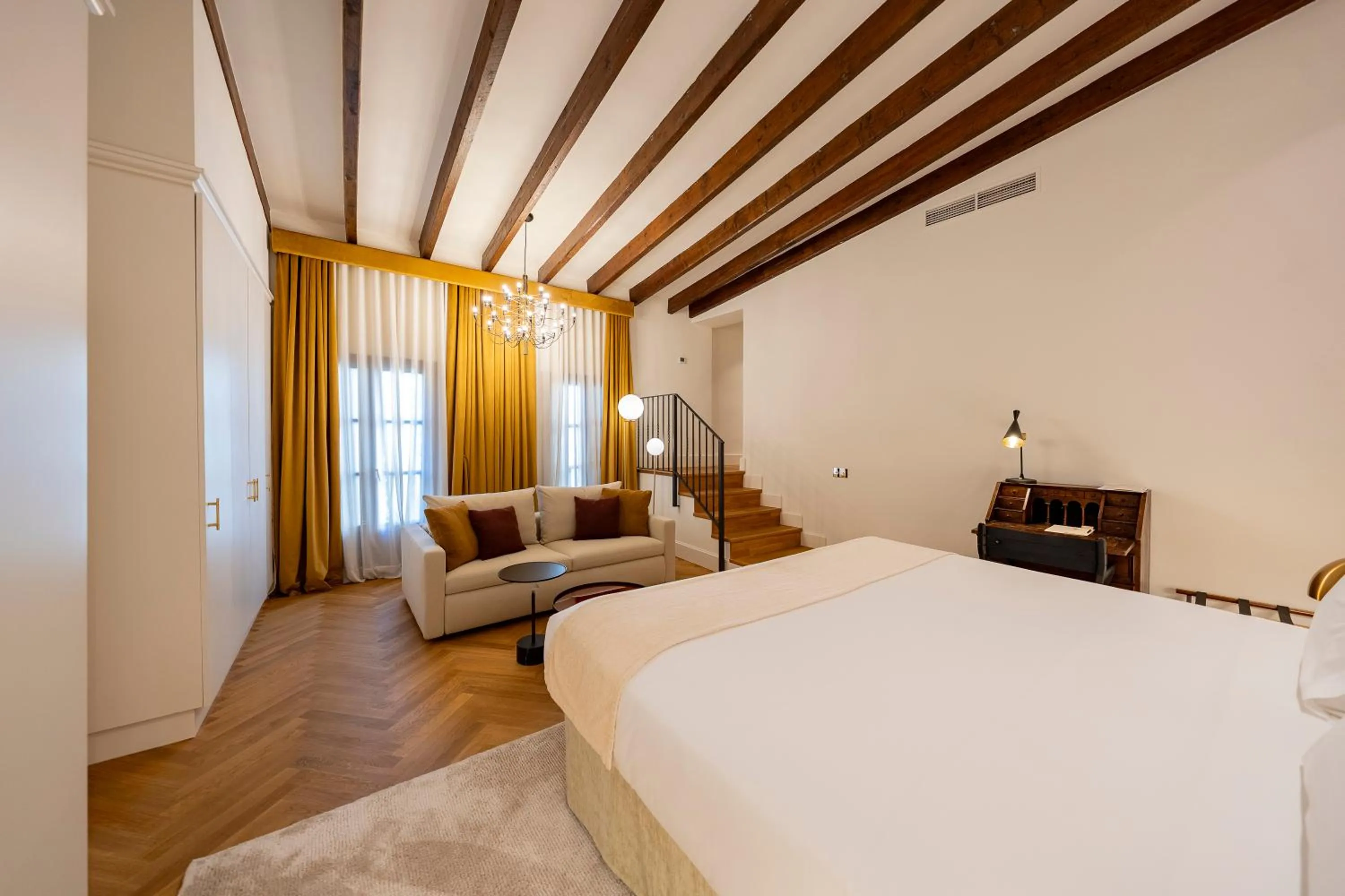 Photo of the whole room, Bed in Palacio Ca Sa Galesa