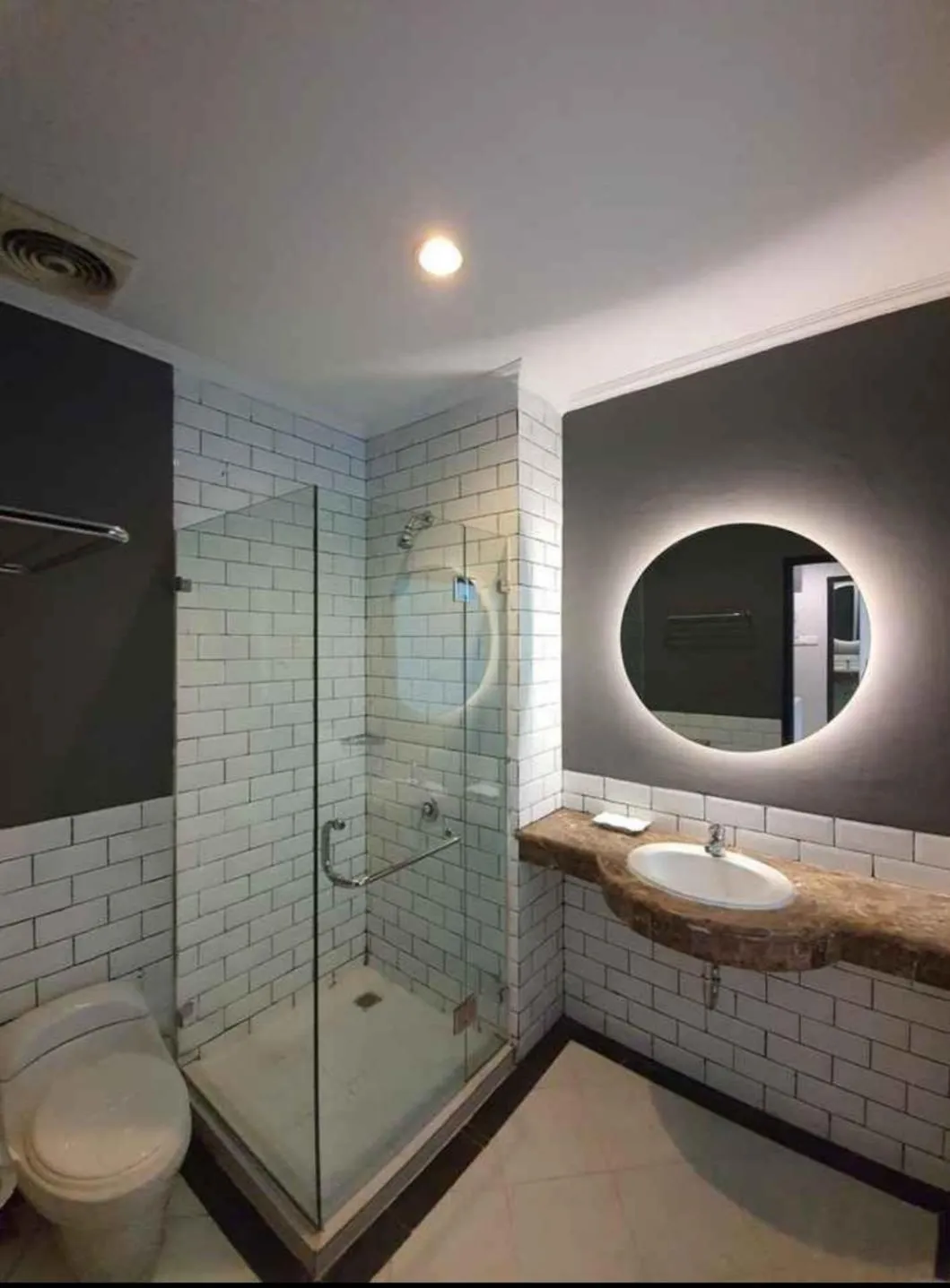 Bathroom in Luminor Hotel Palembang by WH Free Massage 10 Minutes