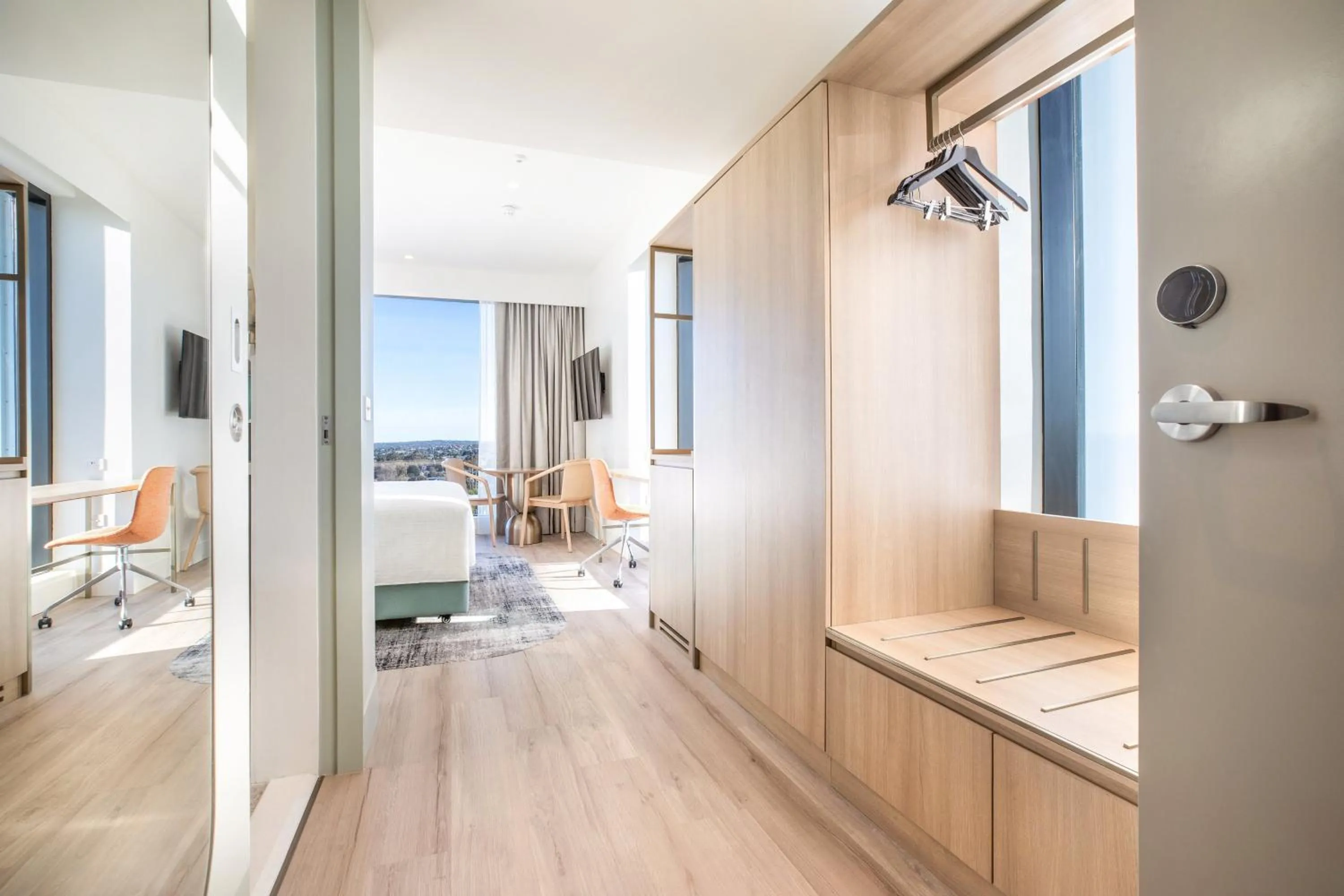 Photo of the whole room, Bed in Holiday Inn & Suites Geelong by IHG