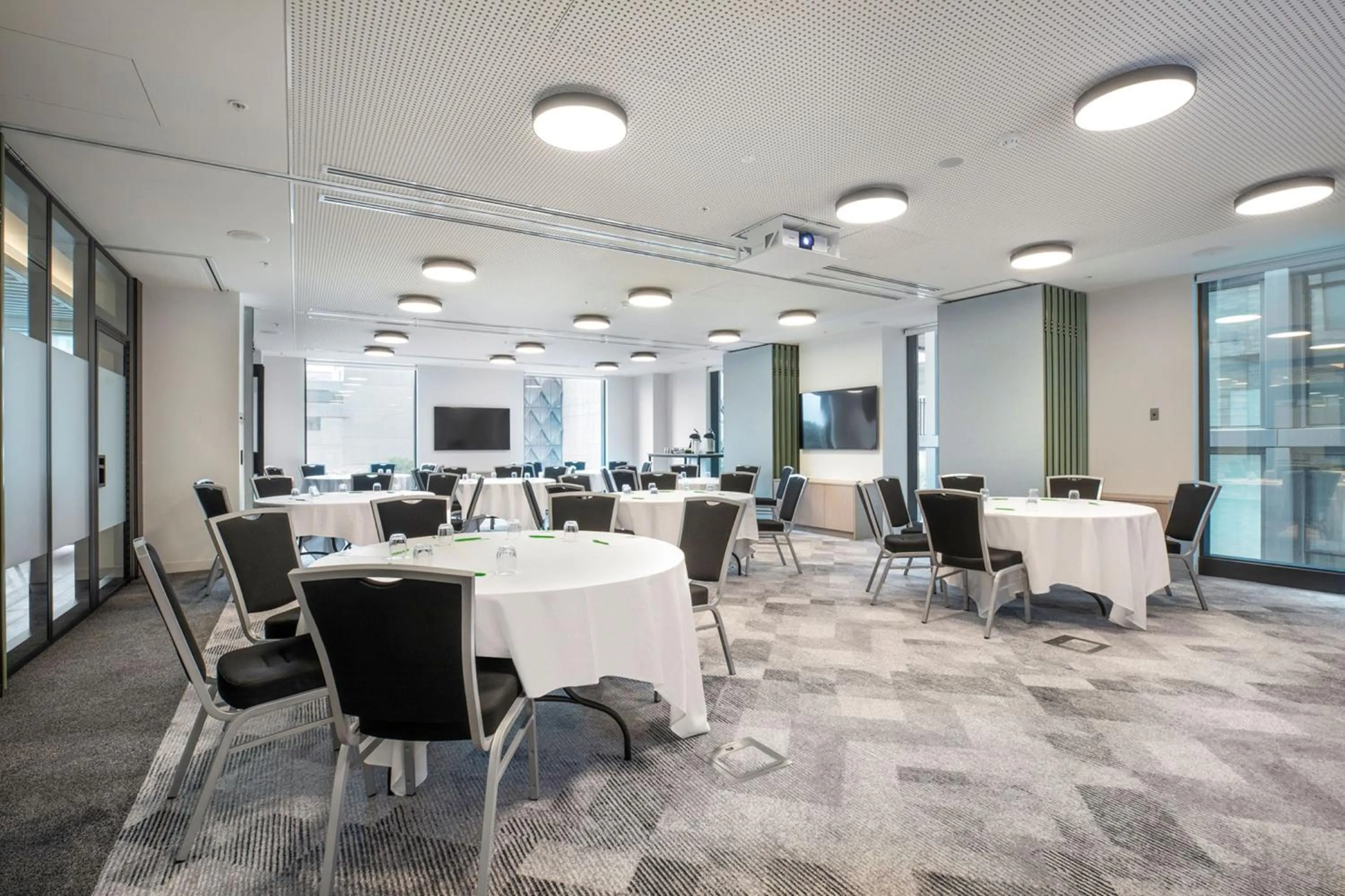 Meeting/conference room in Holiday Inn & Suites Geelong by IHG