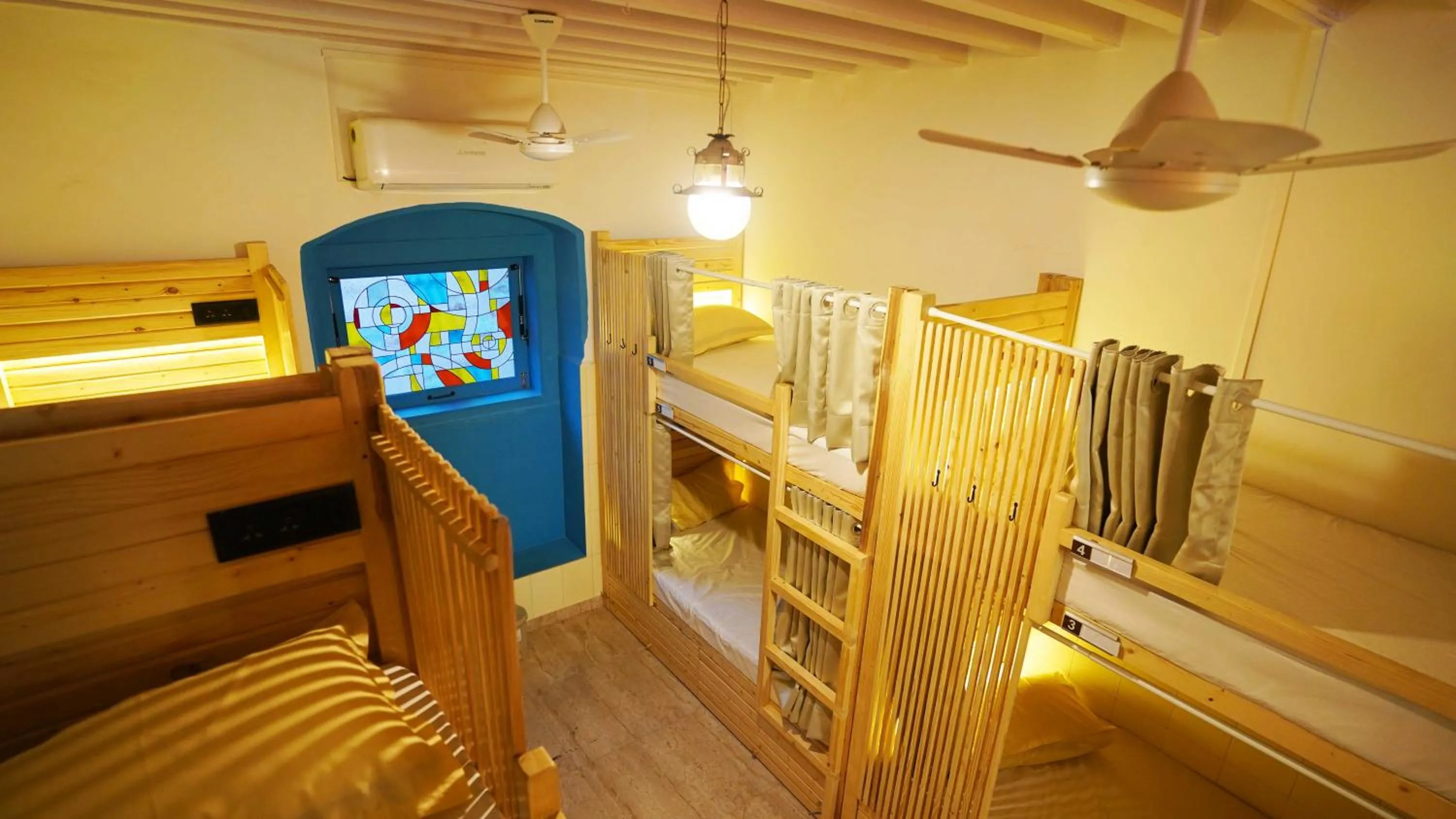 GoSolo Stays Bandra Hostel