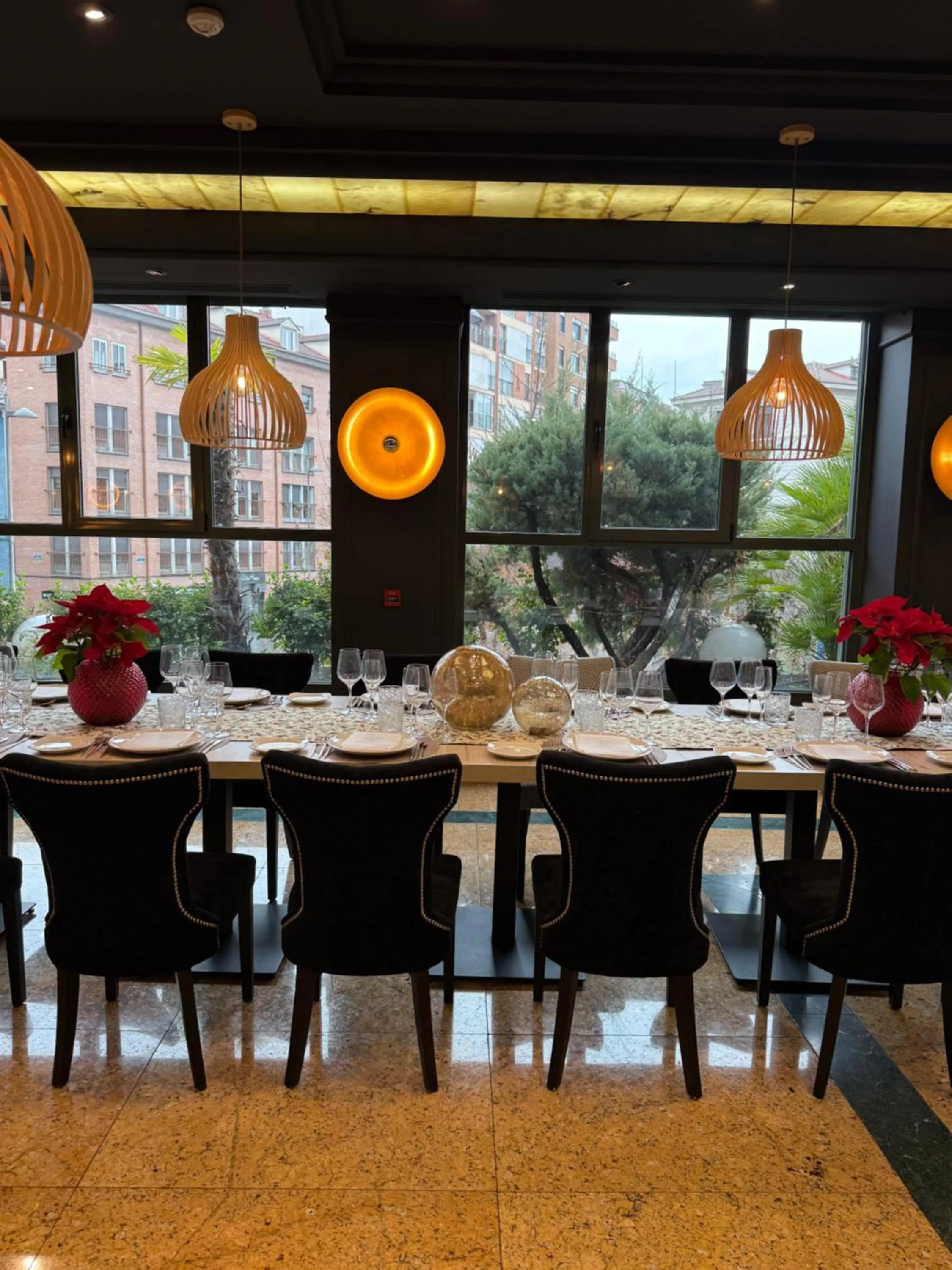 Restaurant/places to eat in Hotel Olid