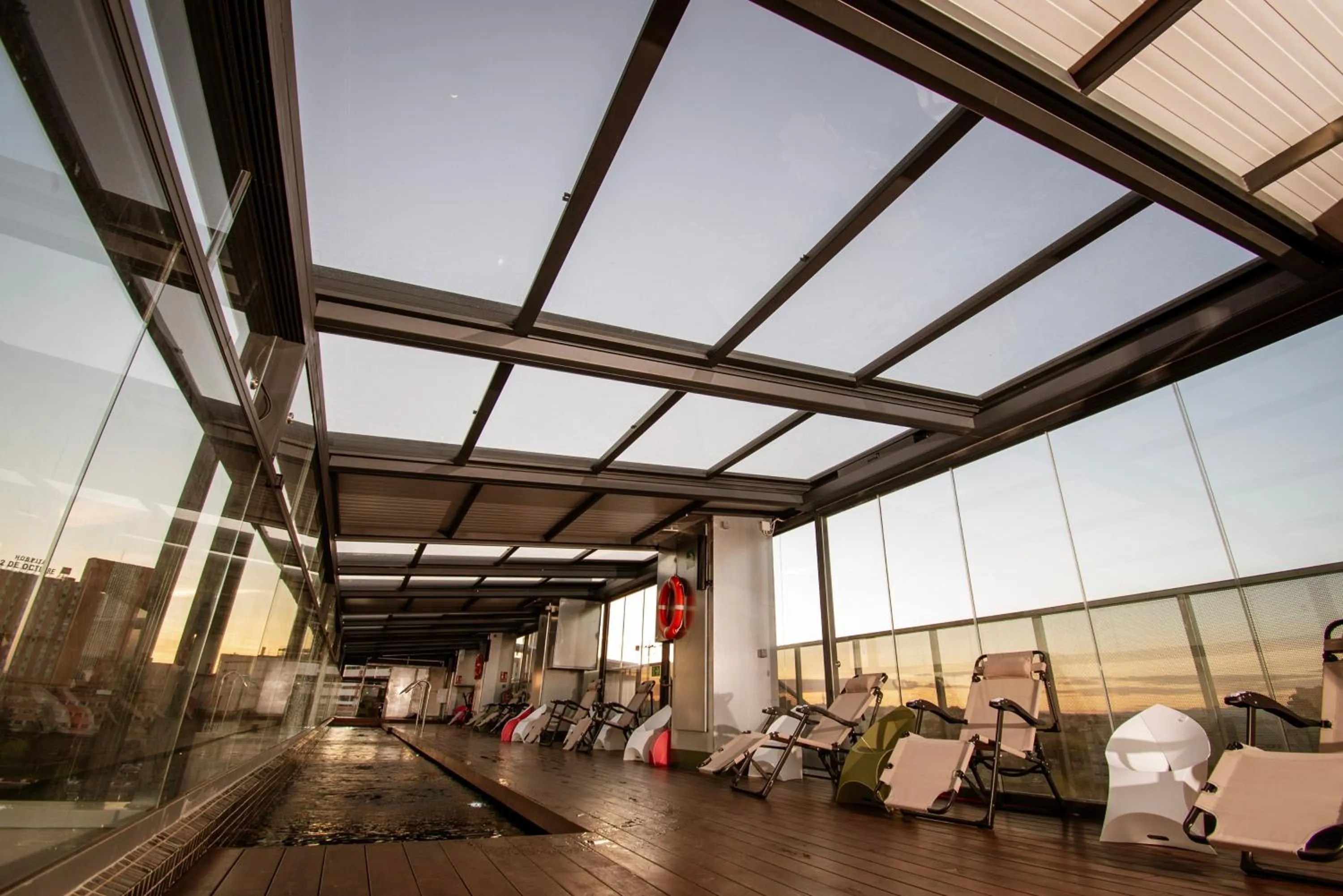 Swimming pool in Ekilibrio Hotel & Apart-Suites