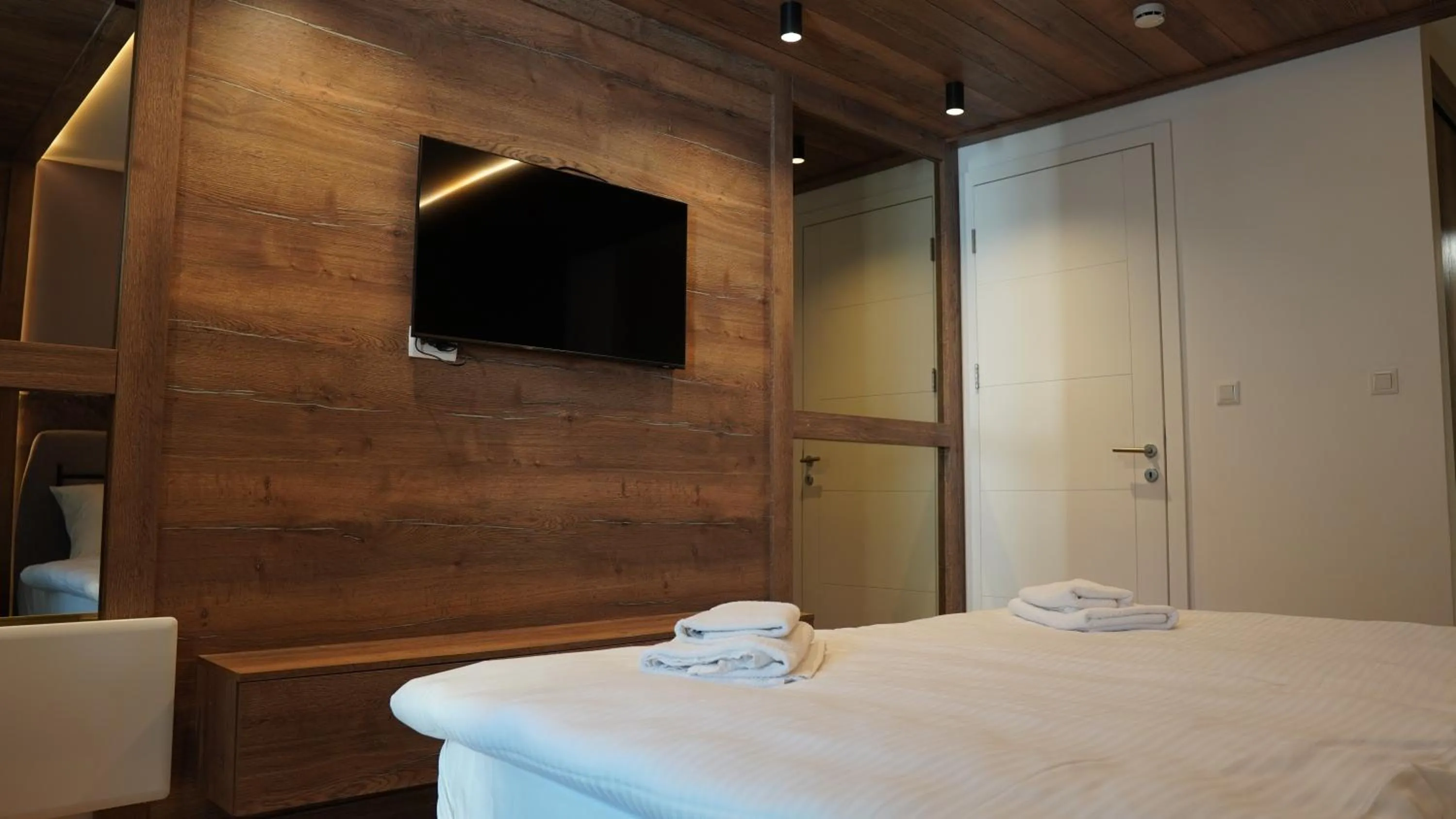 Bedroom, Bed in Snjezna Dolina Resort - Jahorina