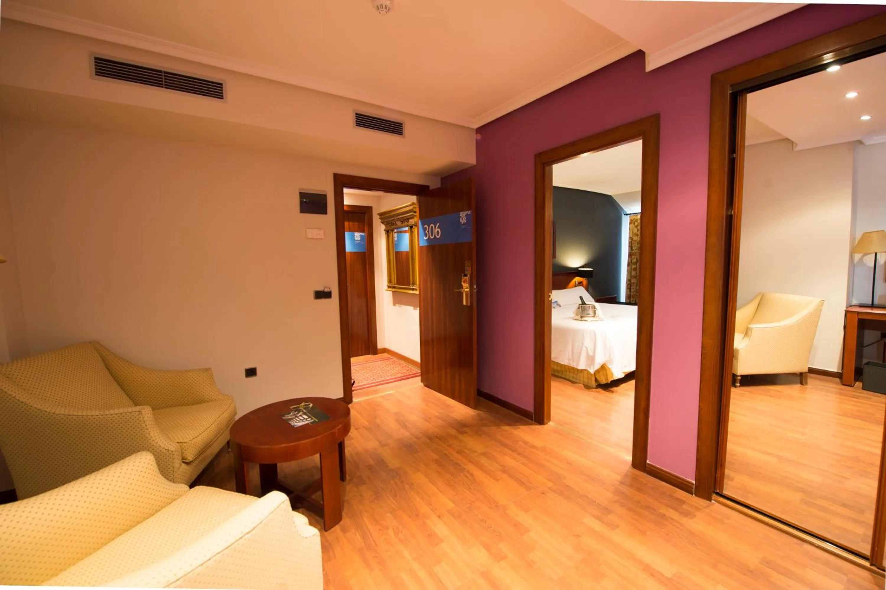 Living room, Bed in Segovia Sierra de Guadarrama