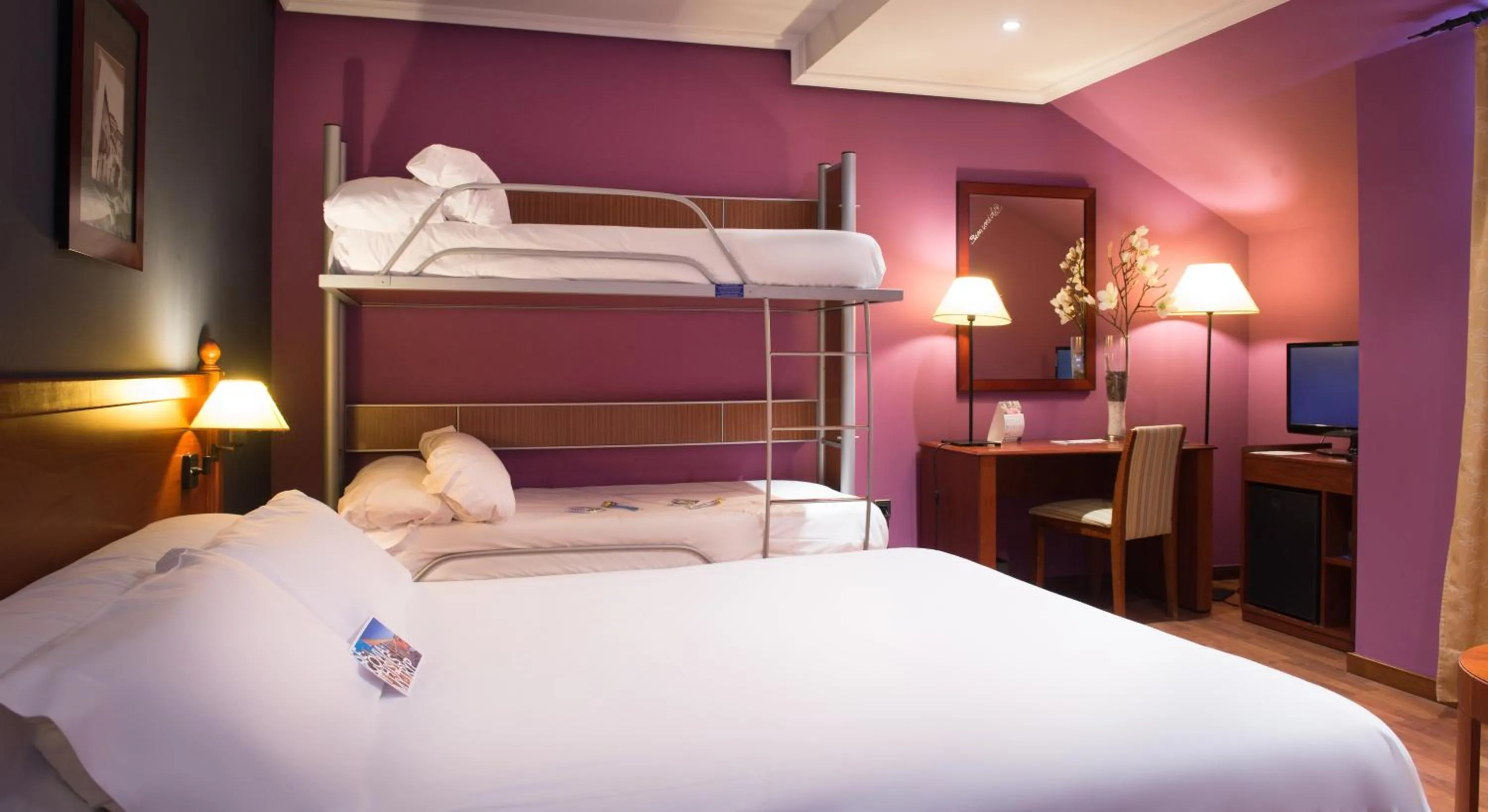 bunk bed, Bed in Segovia Sierra de Guadarrama