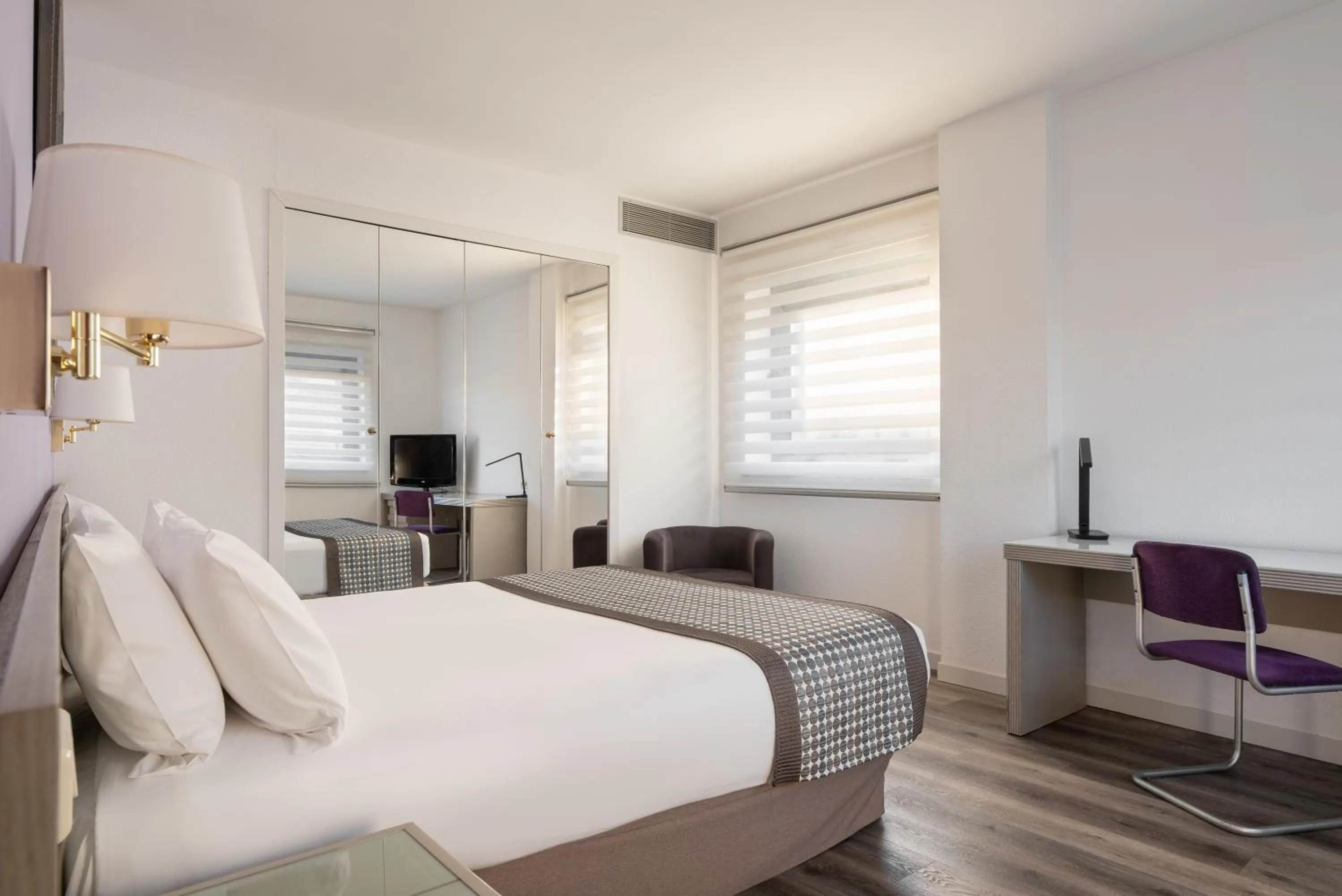 Photo of the whole room, Bed in Exe Salamanca