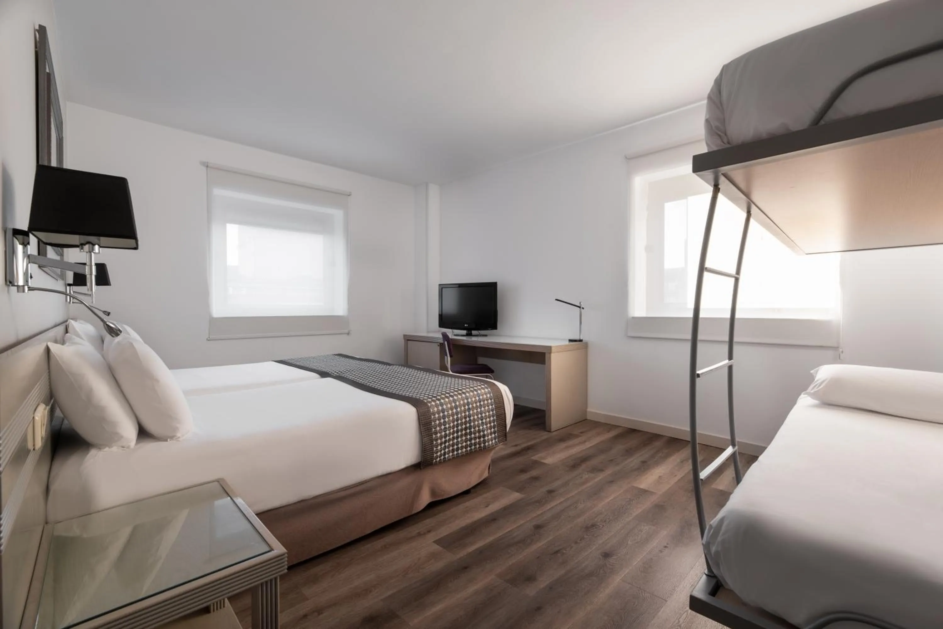 Photo of the whole room, Bed in Exe Salamanca