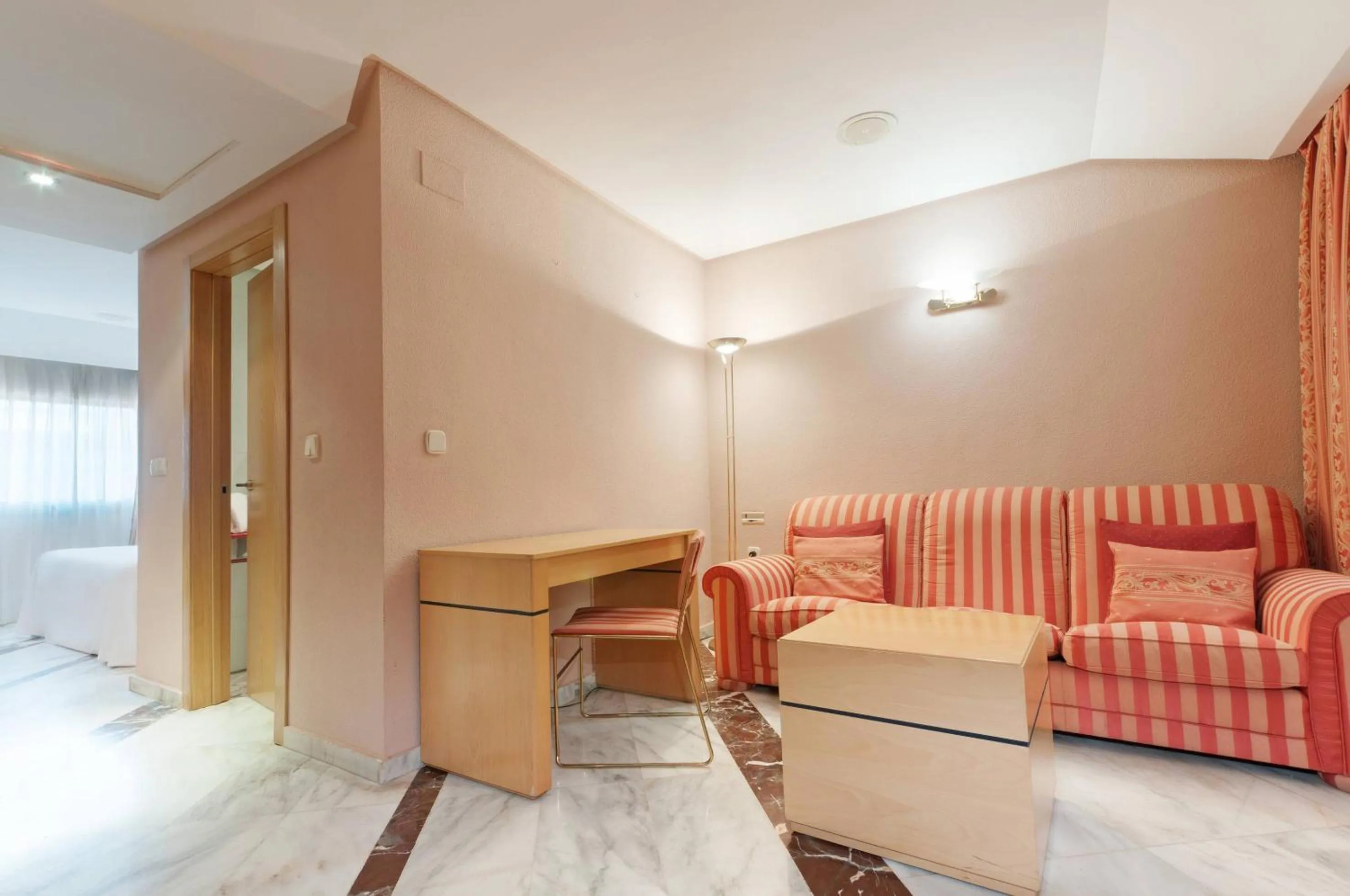 Lobby or reception, Bed in Hotel Puertollano
