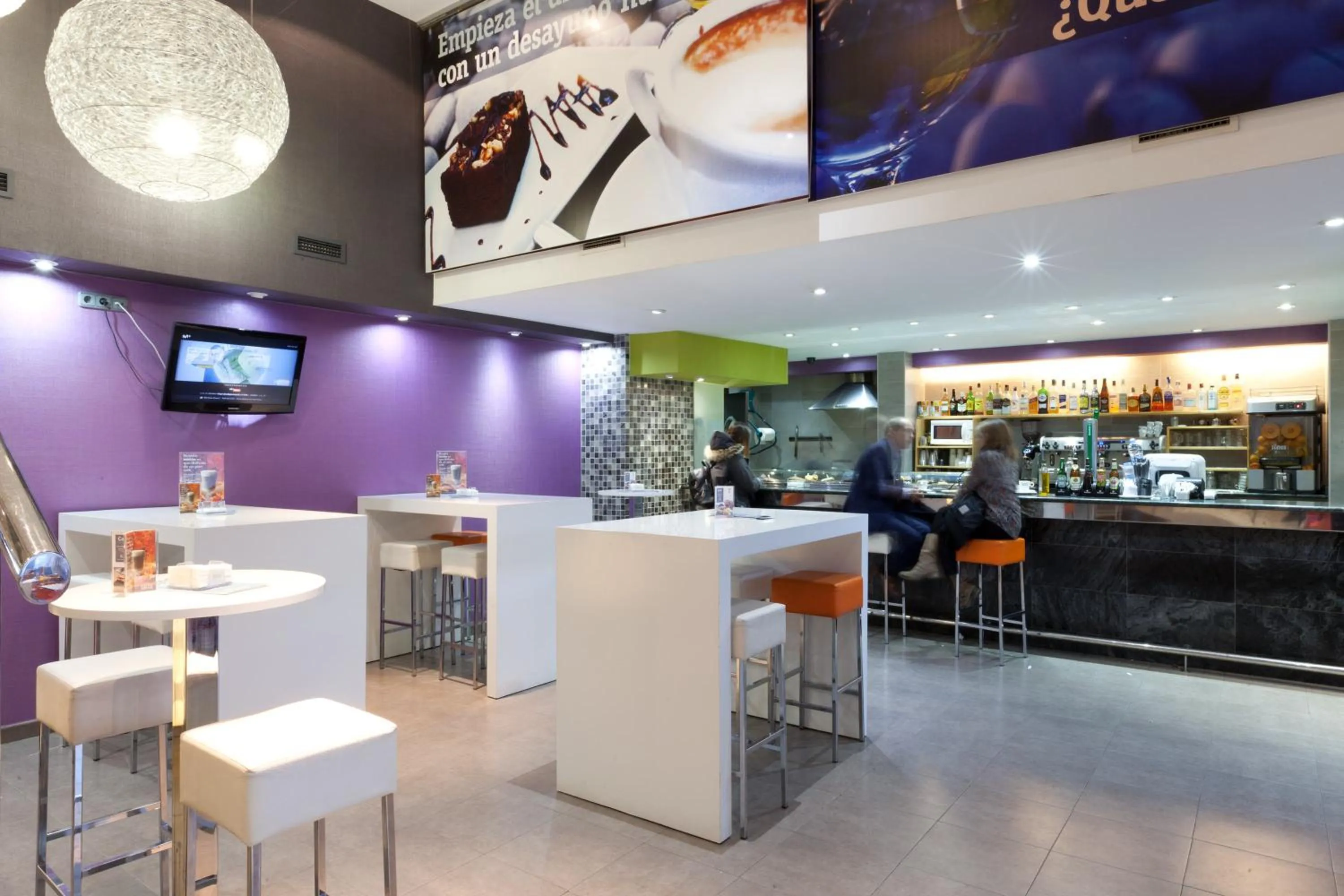 Lounge or bar in Senator Barajas