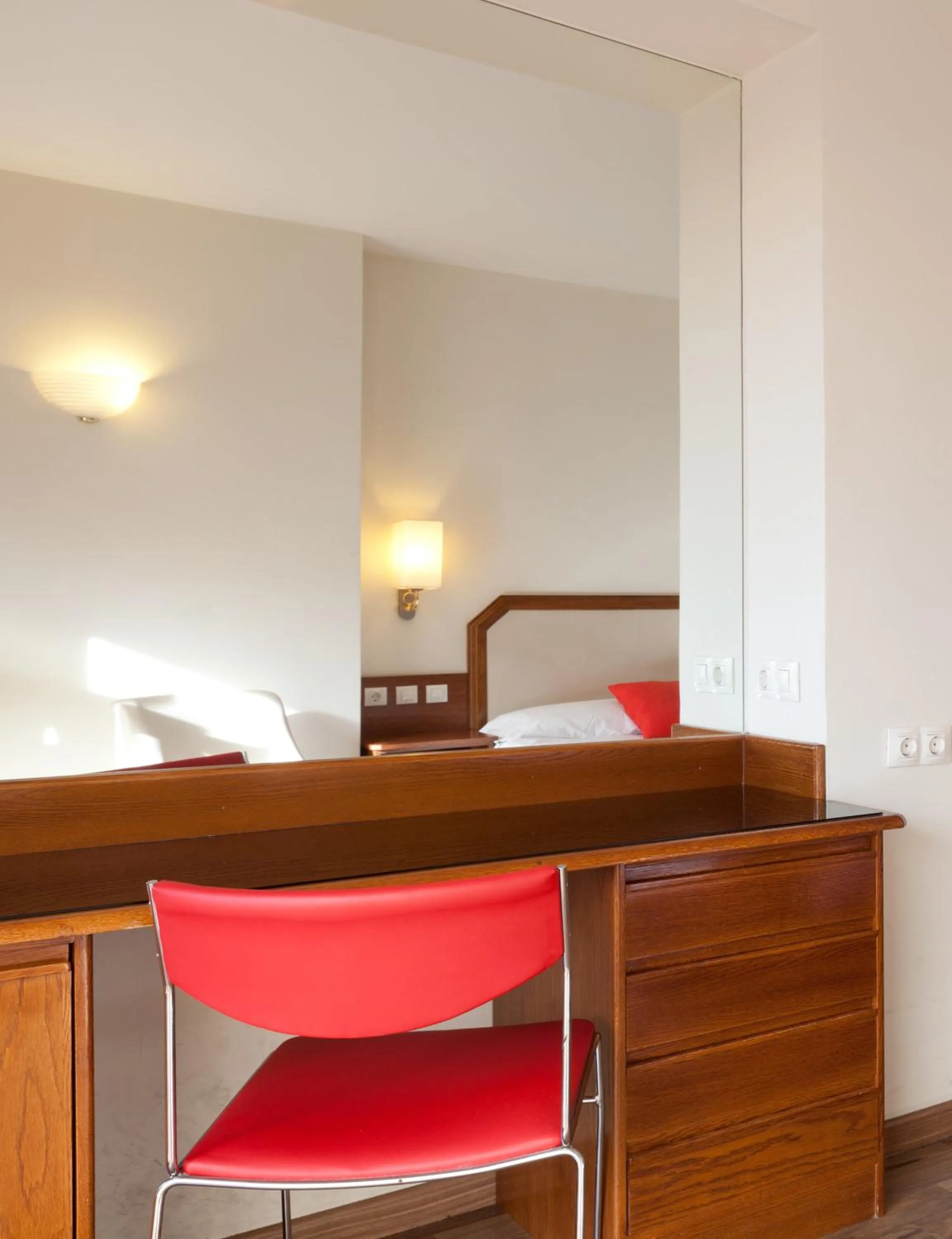 Photo of the whole room in Senator Barajas