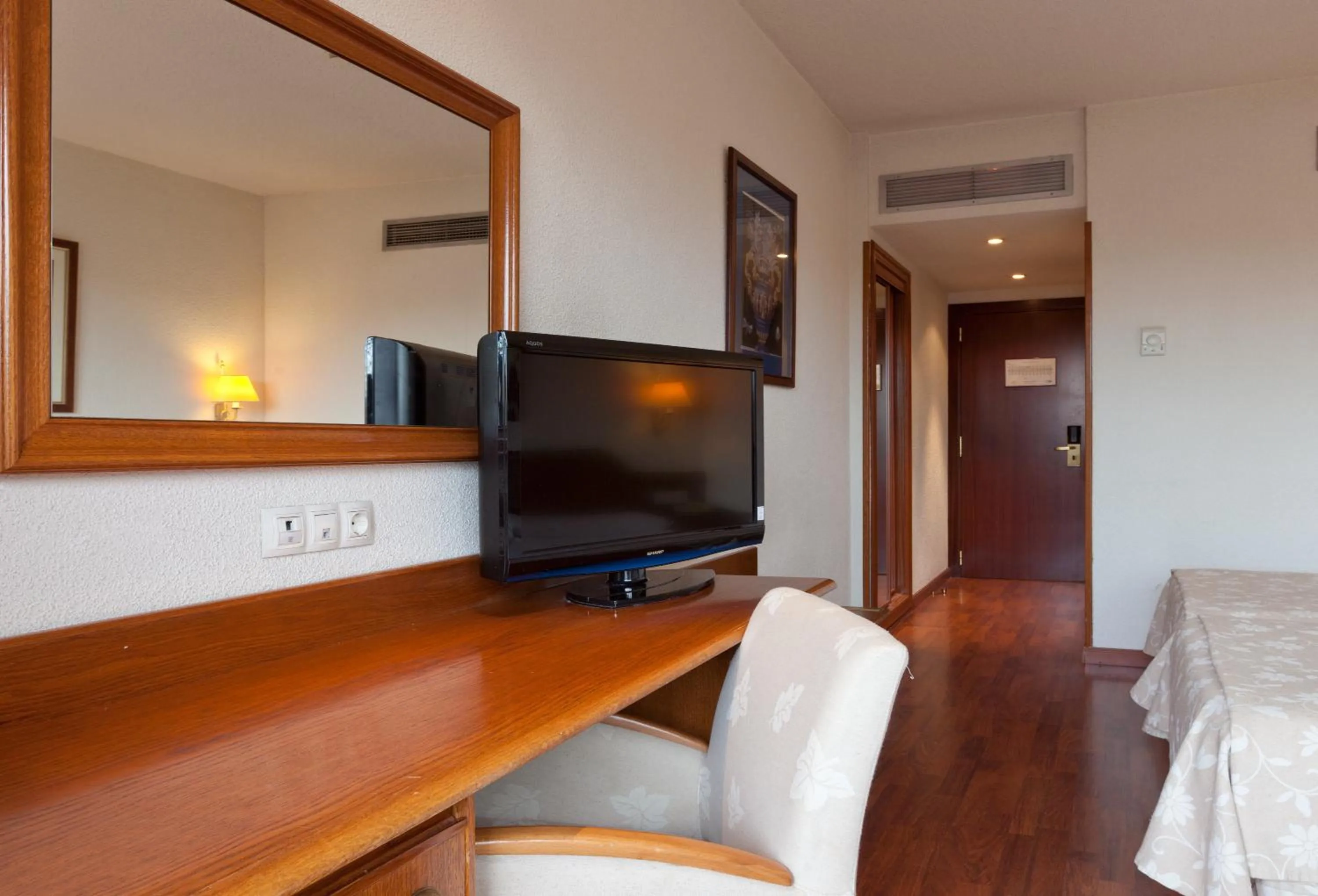 Photo of the whole room in Senator Barajas