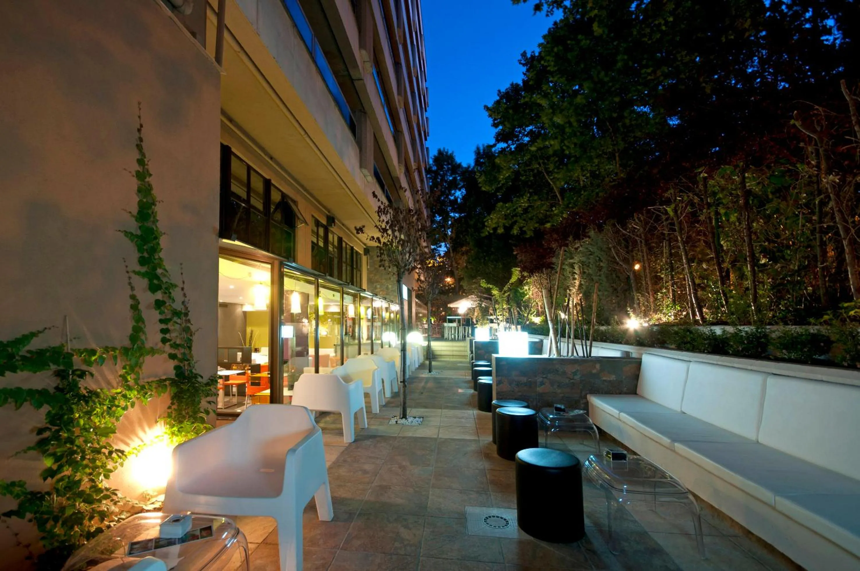 Facade/entrance in Senator Barajas