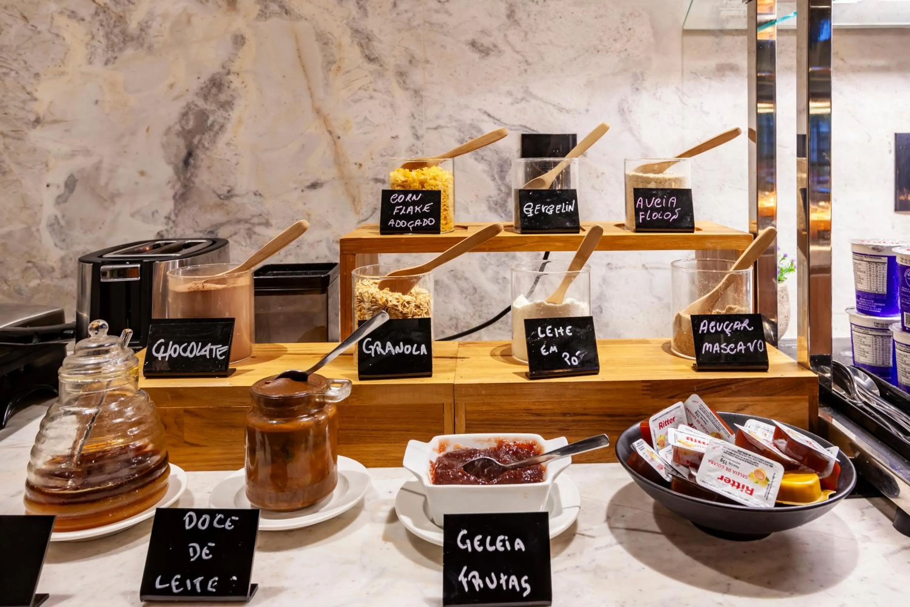 Breakfast in Intercity Itapema