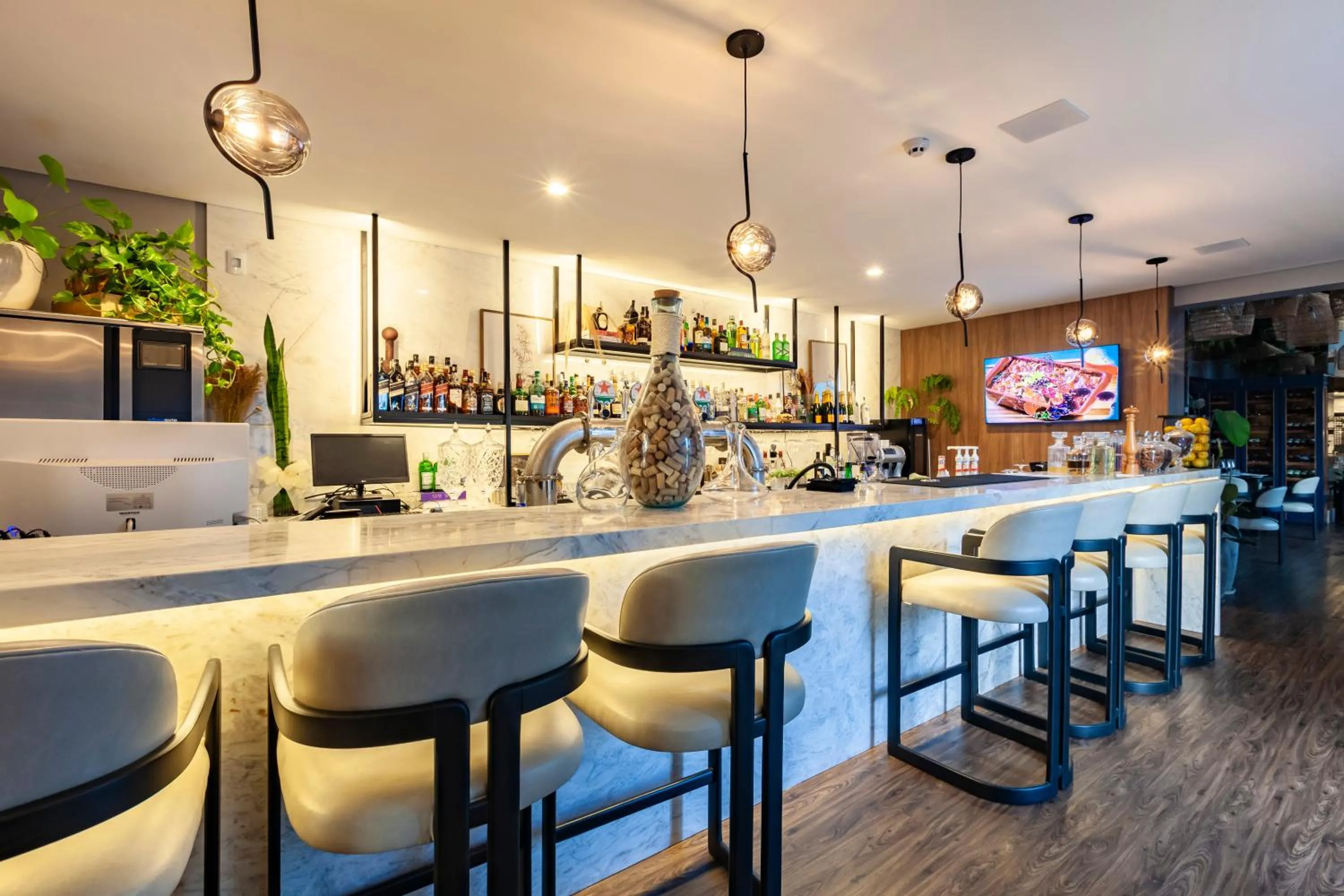 Lounge or bar in Intercity Itapema