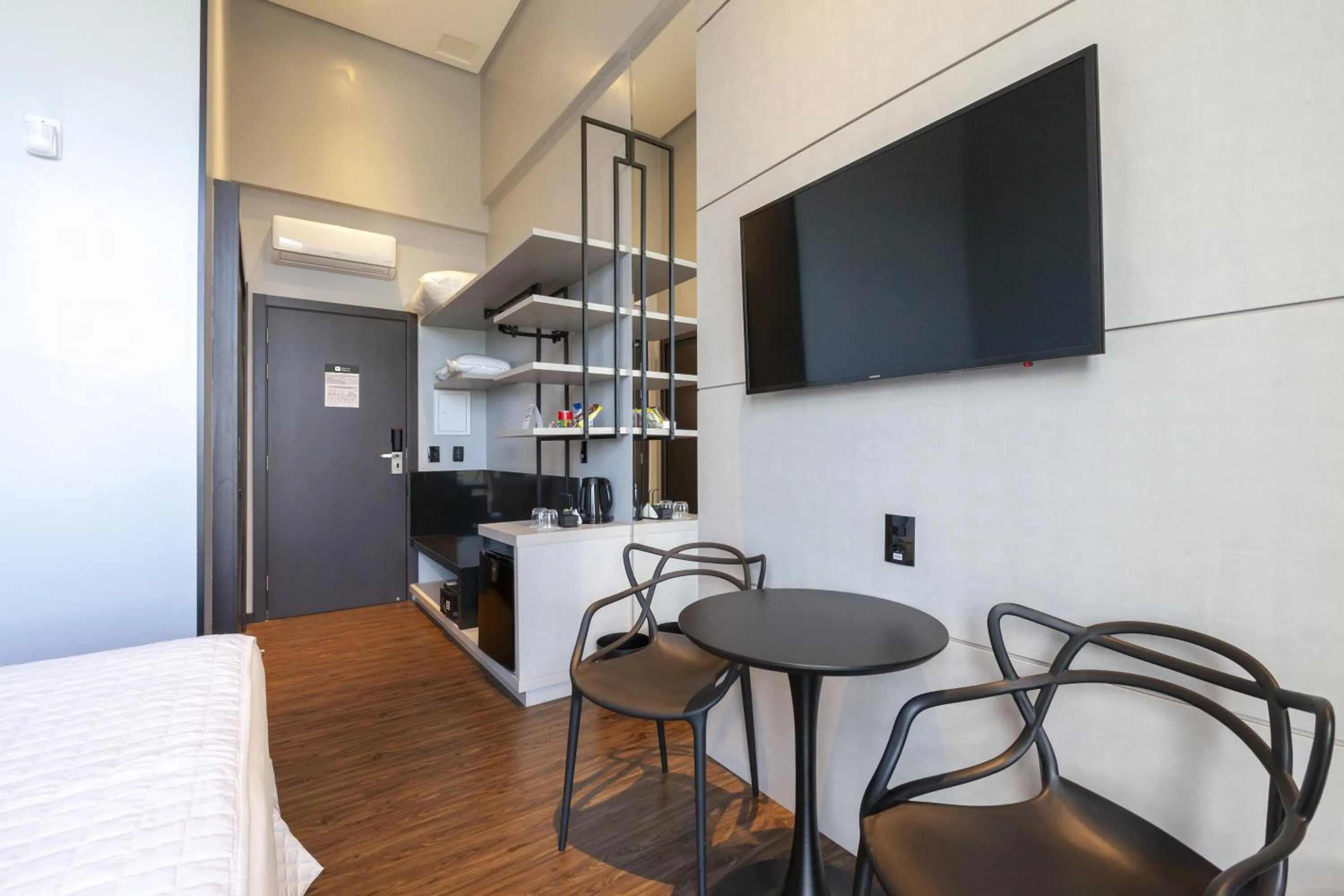 Photo of the whole room in Intercity Itapema