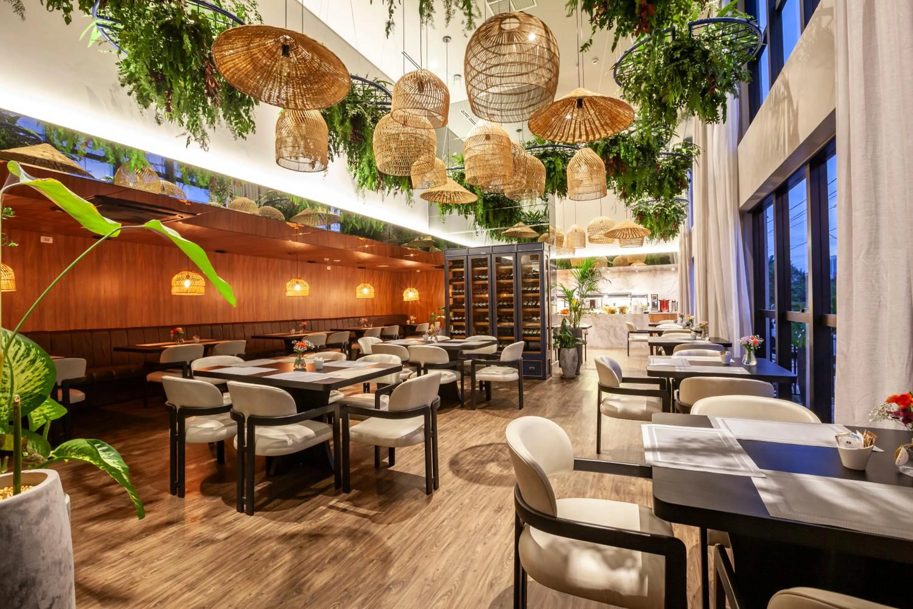 Restaurant/places to eat in Intercity Itapema