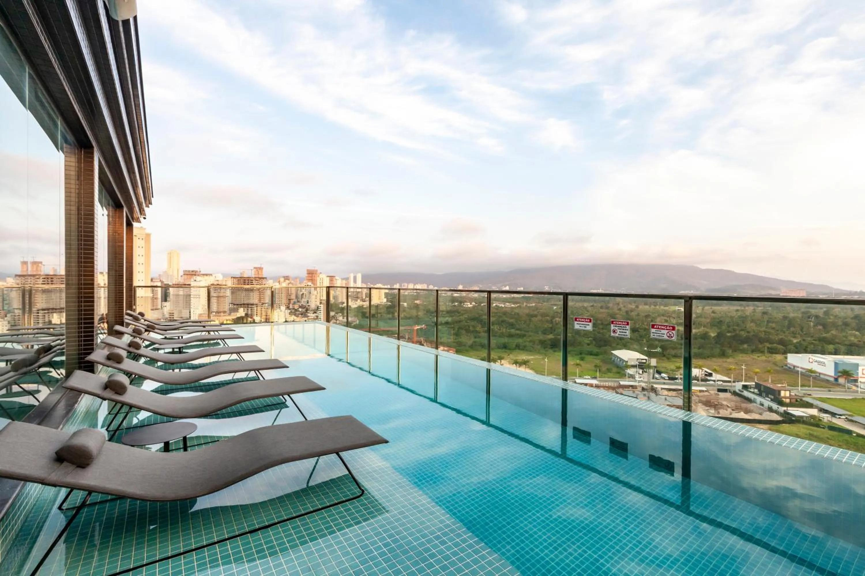 Swimming pool in Intercity Itapema