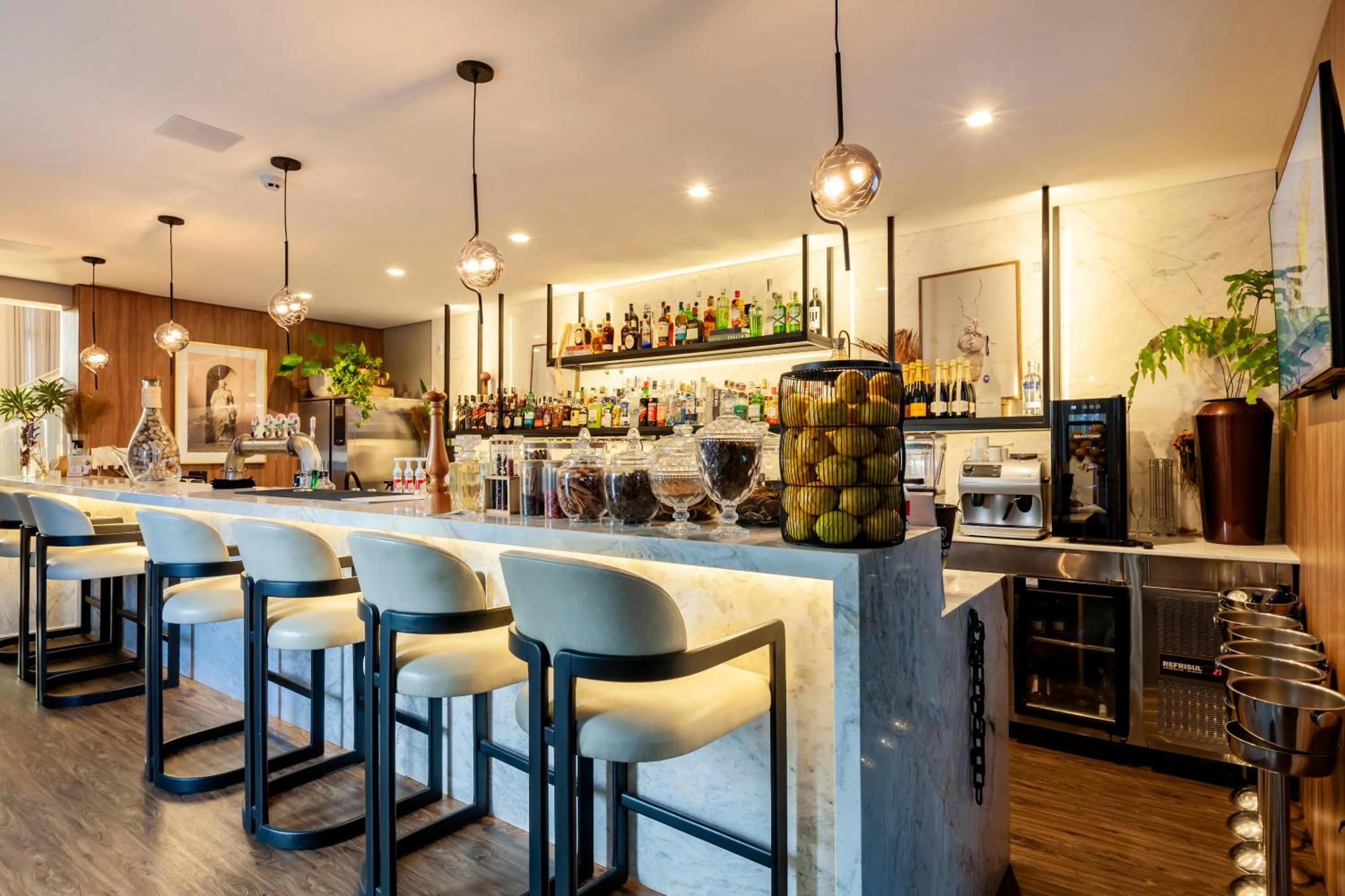 Lounge or bar in Intercity Itapema