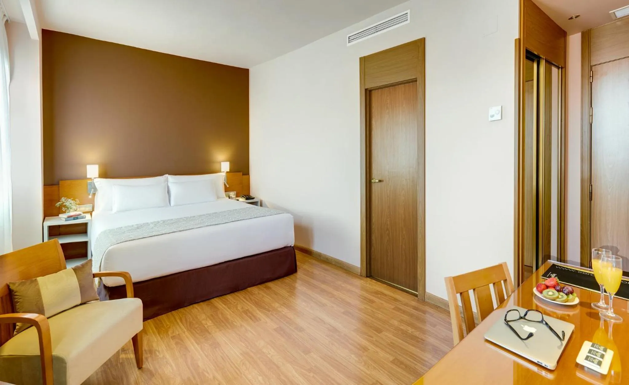 Photo of the whole room, Bed in Sercotel Alcalá 611