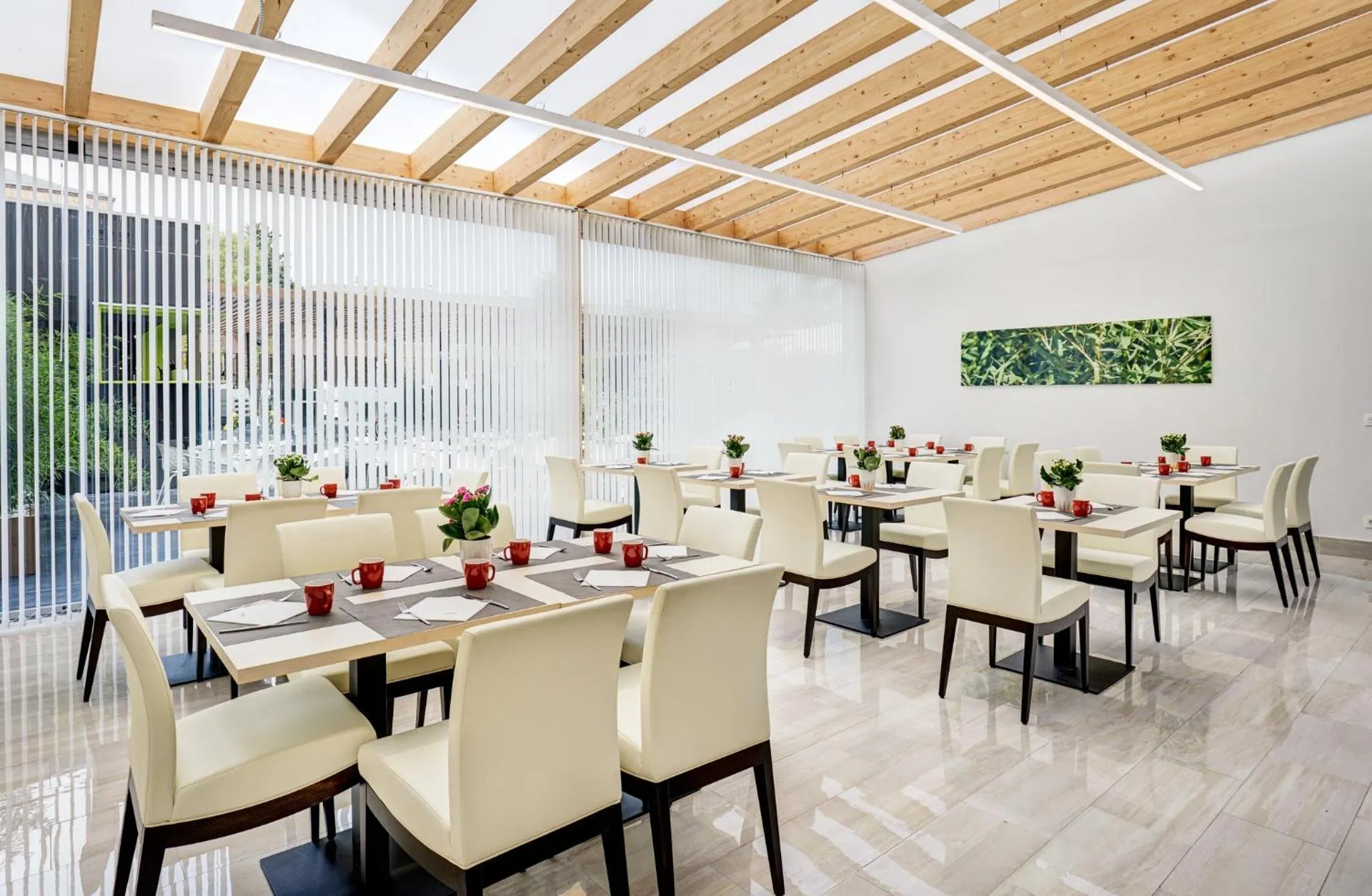 Restaurant/places to eat in Sercotel Alcalá 611