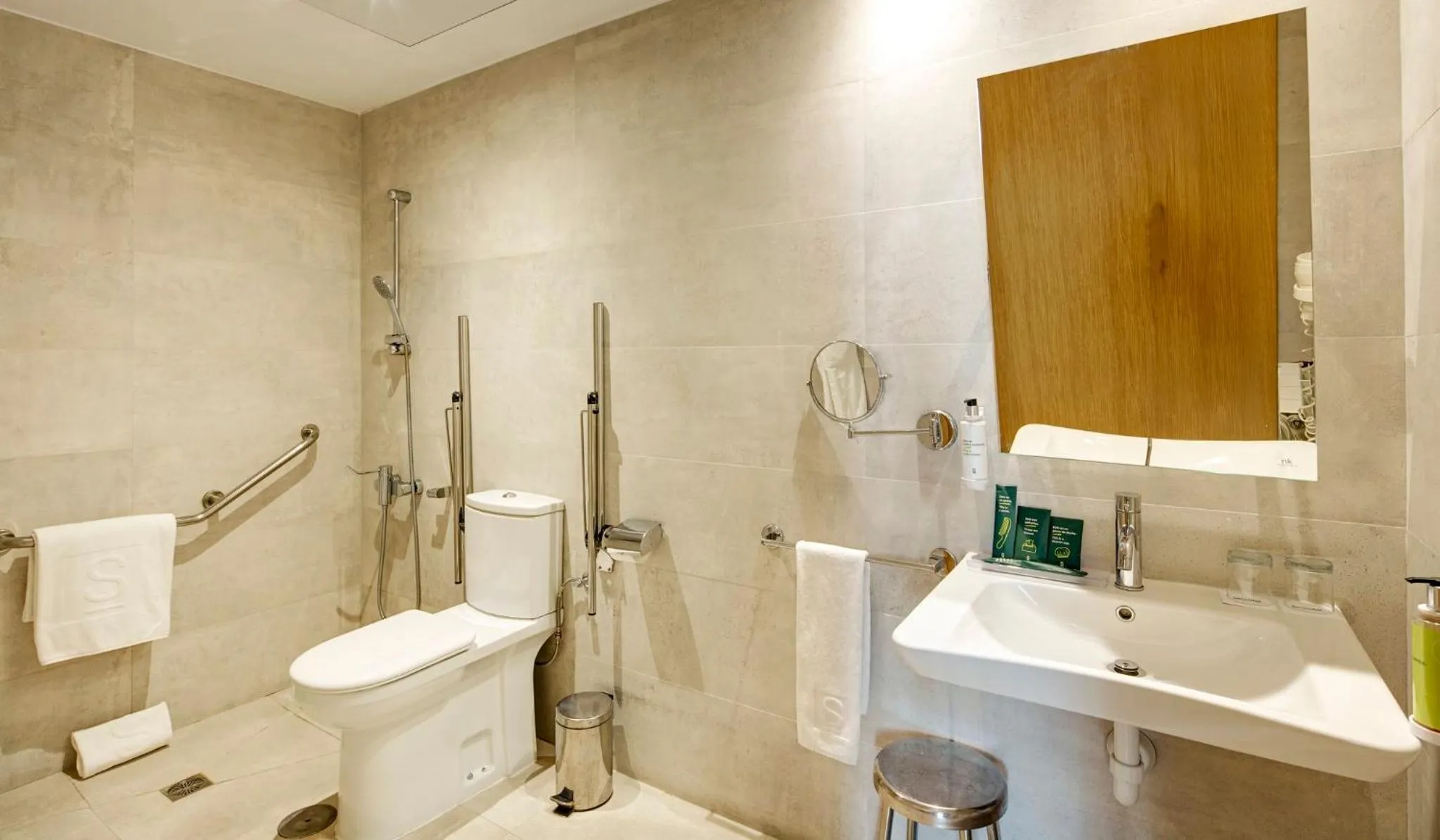 Photo of the whole room in Sercotel Alcalá 611