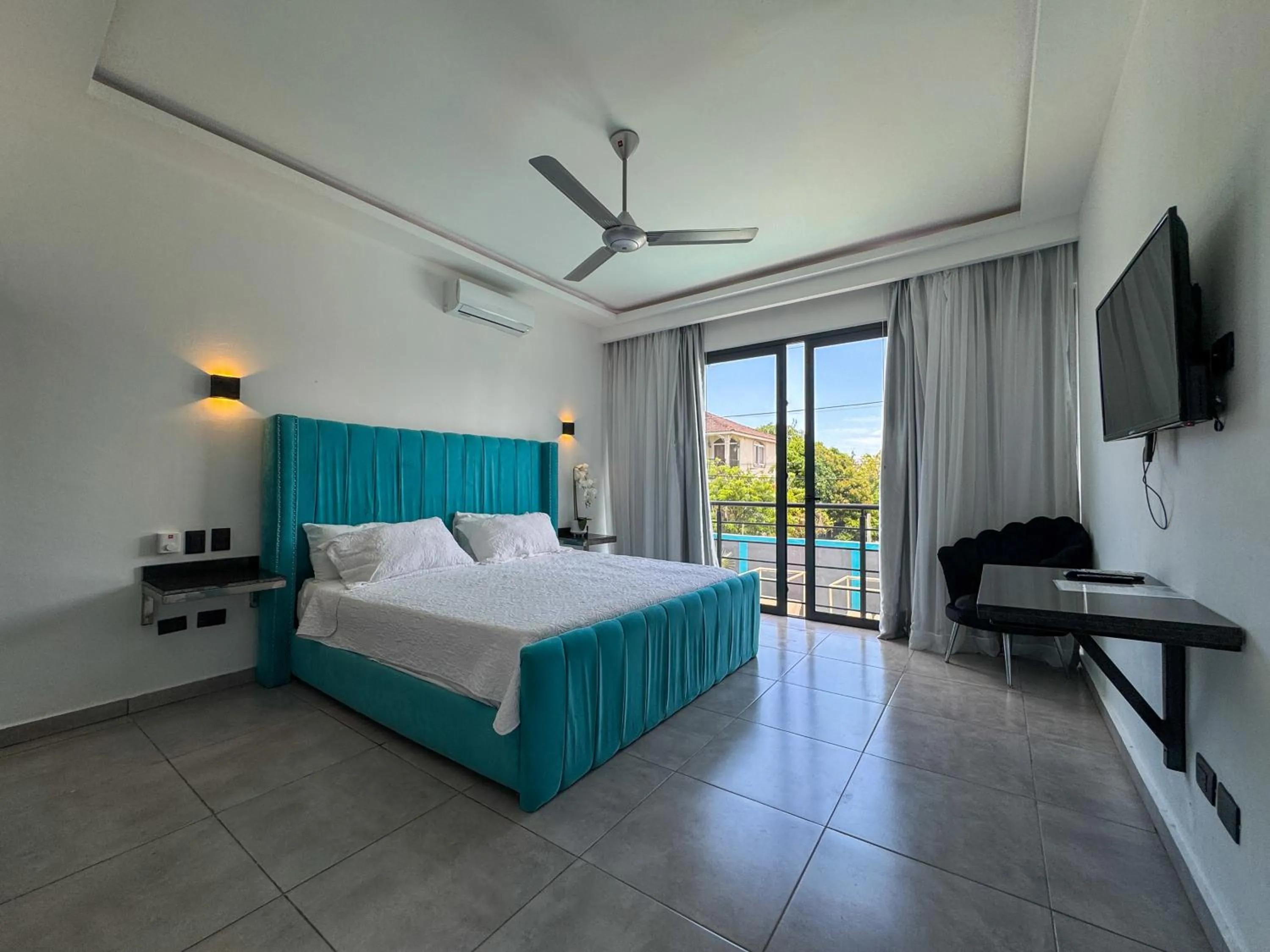 One-Bedroom Apartment in Instyle Residences at RIZZ SUITES